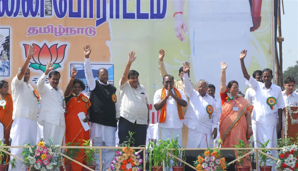 BJP President, Shri Nitin Gadkari at agitation and conclusion of "Tamarai Yatra" in Chennai on January 29, 2011