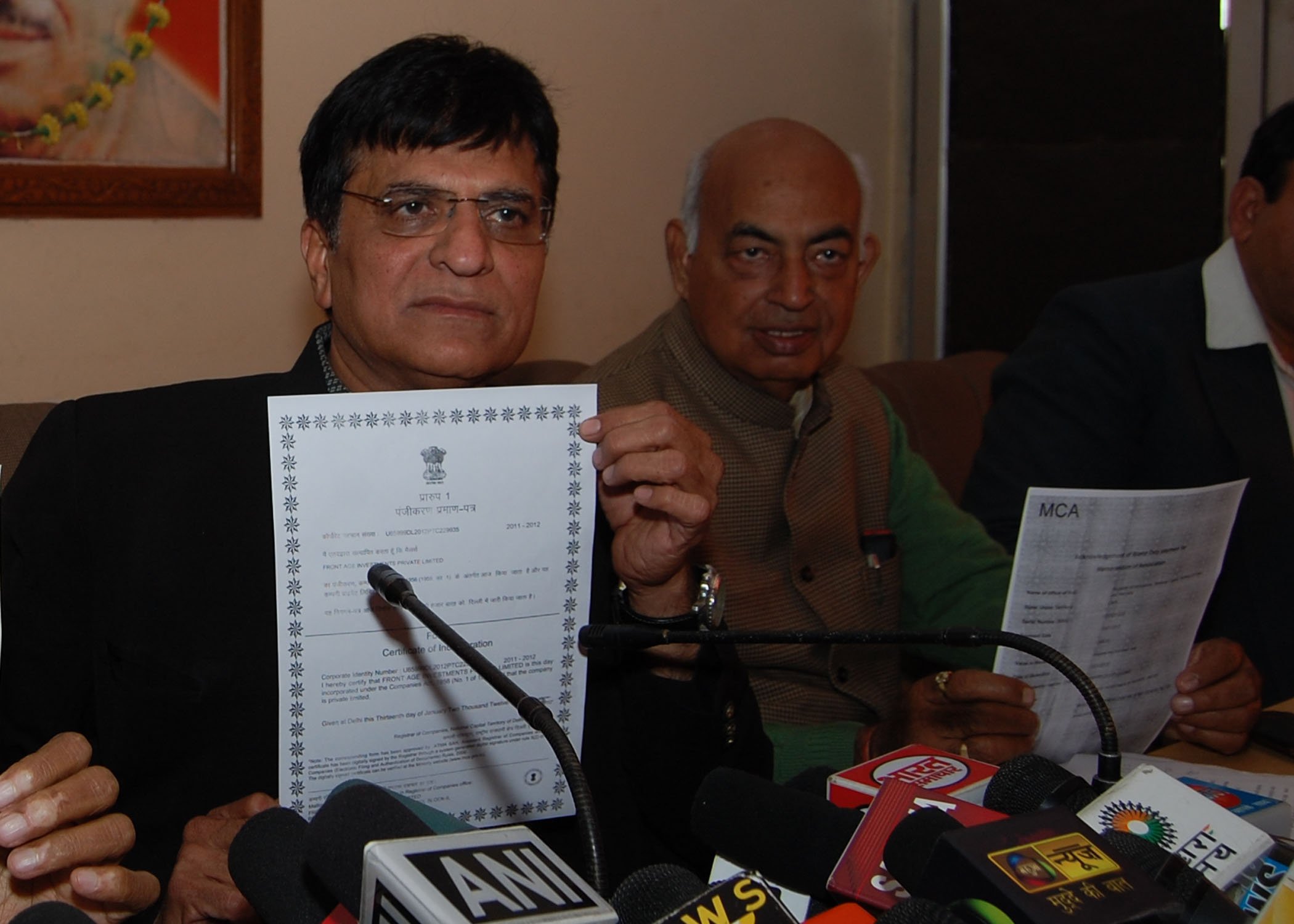 BJP National Secretary Shri Kirit Somaiya address a press conference at Luckonw on January 24, 2012