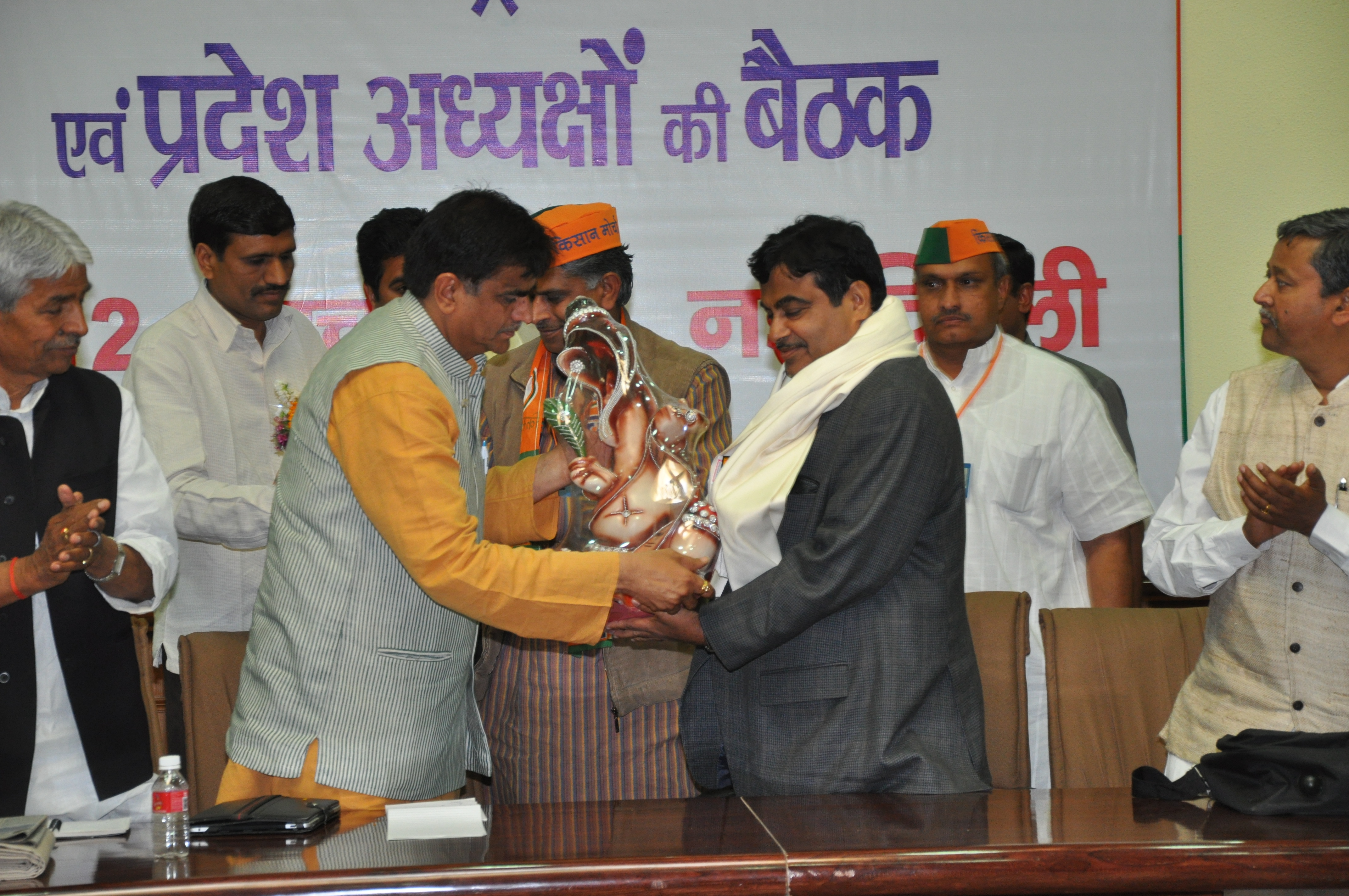 BJP National President, Shri Nitin Gadkari during conclusion of BJP Kisan Morcha National Office Bearers Meeting at Madhanchal Bhawan, Vasant Kunj, New Delhi on March 12, 2012