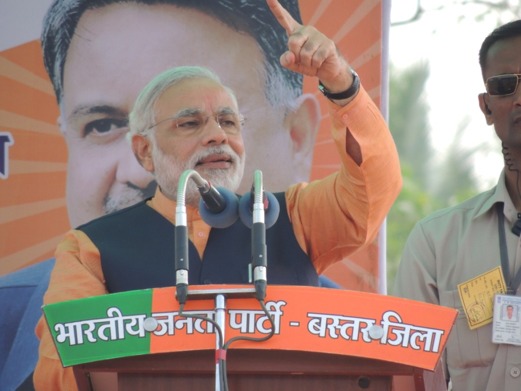 Shri Narendra Modi addressing a public meeting at Jagdalpur, Bastar on November 7, 2013