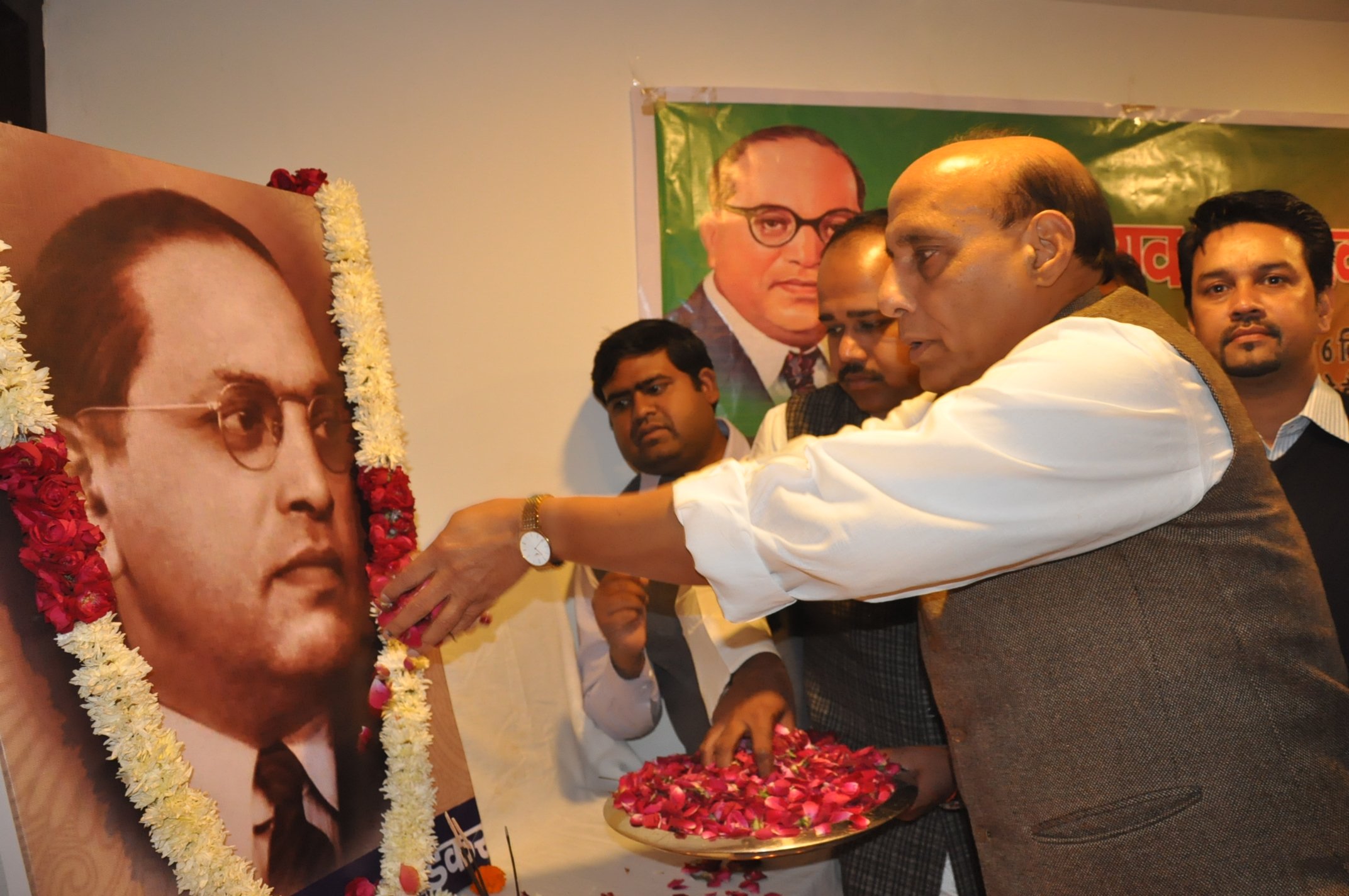 BJP President, Shri Rajnath Singh and other BJP leaders paying floral tribute to Dr. B.R. Ambedkar on his 58th Parinirvan Diwas at 11, Ashoka Road on December 6, 2013