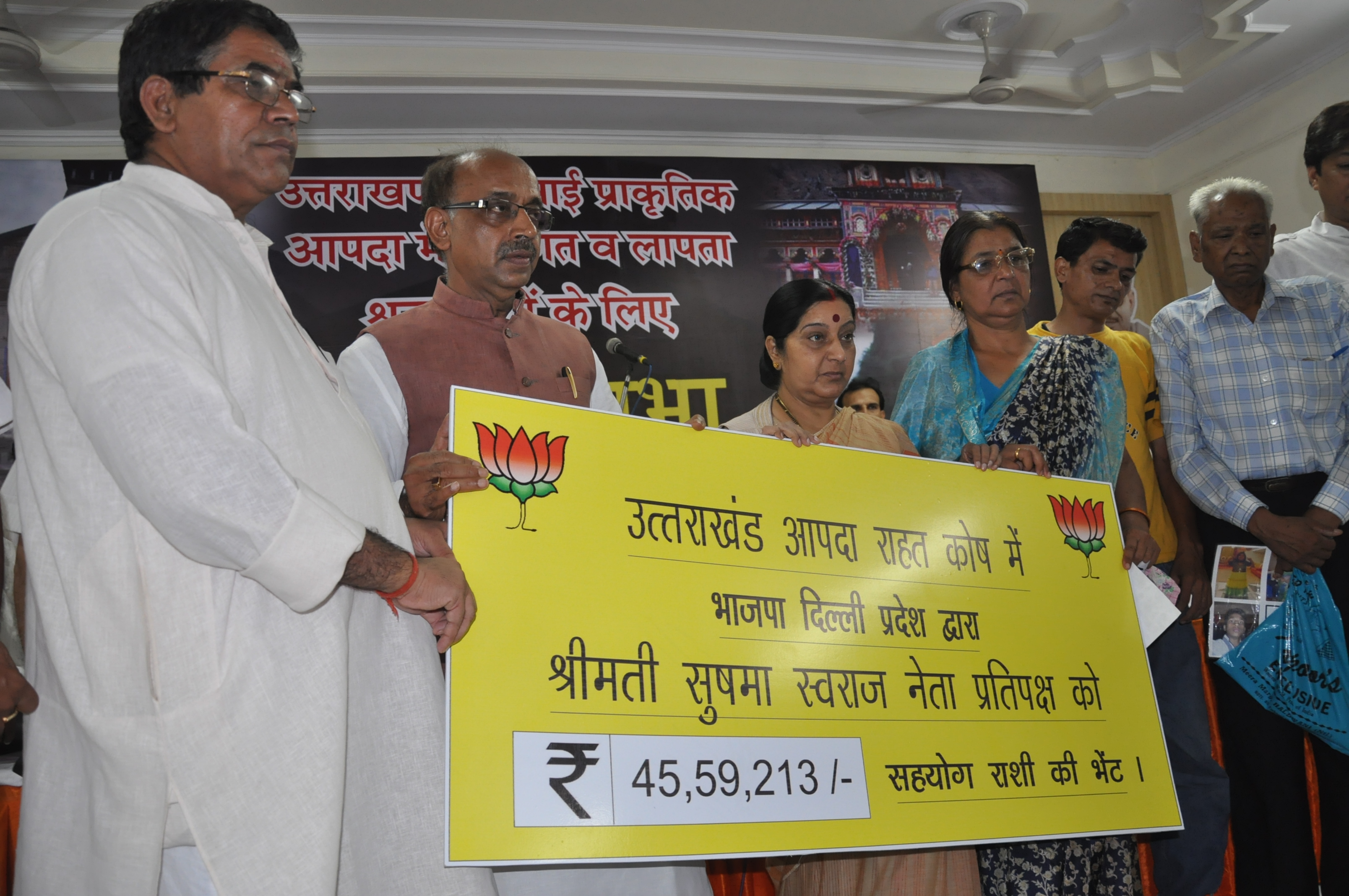 Leader of Opposition, Lok Sabha, Smt Sushma Swaraj and BJP Delhi State President, Sh Vijay Goel attending prayer meeting to pay homage to the victims of Uttrakhand Tragedy on July 16, 2013