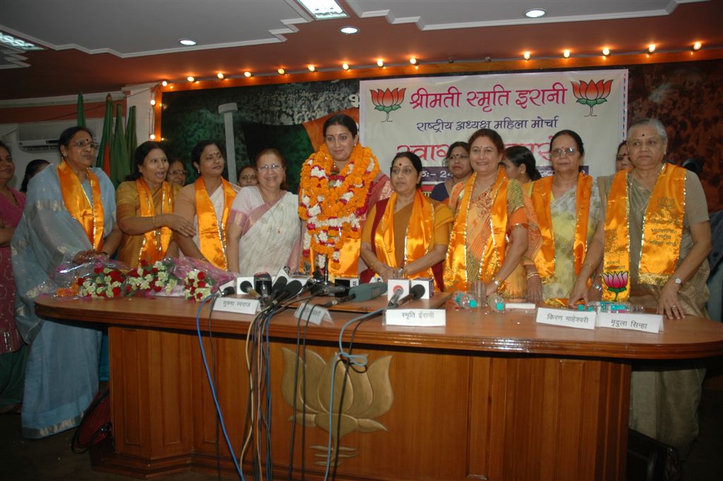 Smt. Smriti Irani taking charge as President of BJP Mahila Morcha in the presence of Sushmaji on June 24, 2010