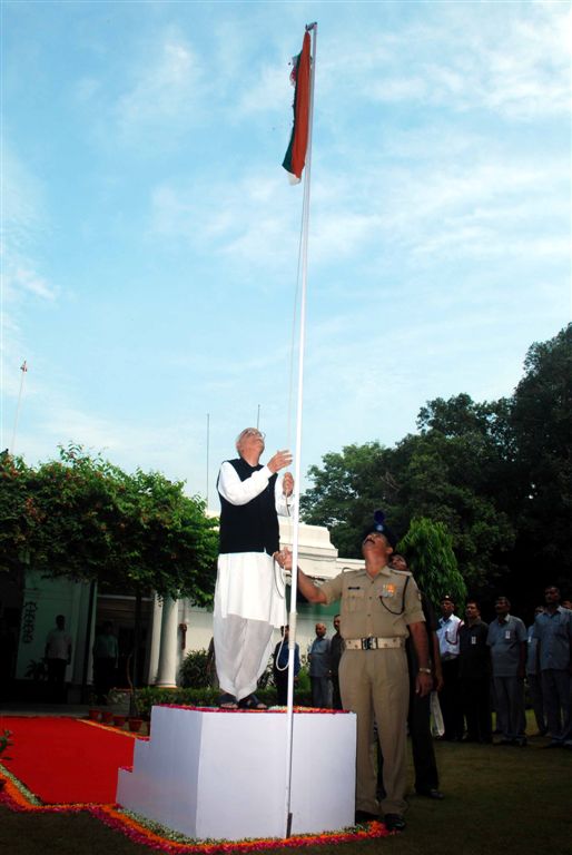 Shri L.K. Advani hoisting the National Flag at his residence 30, Prithviraj Road on August 15, 2010