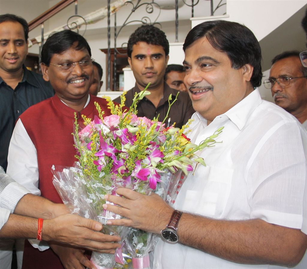 Newly appointed Jharkhand CM Sh Arjun Munda meet BJP National President, Shri Gadkariji at his Nagpur residence on September 12, 2010