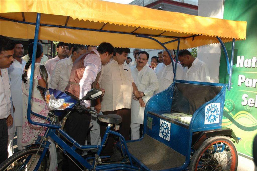 BJP National President, Sh Nitin Gadkari at the demonstration of solar and electronic rickshaw at 11, Ashok Rd, on 17-09-2010