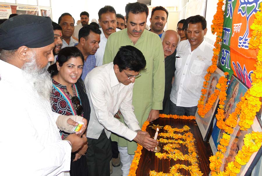 Dr Kirit Somaiya inaugurating Exhibition on 'Criminal Wastage of Foodgrains worth Rs 58,000 crores'  @ Chandigarh on Oct 10, 2010