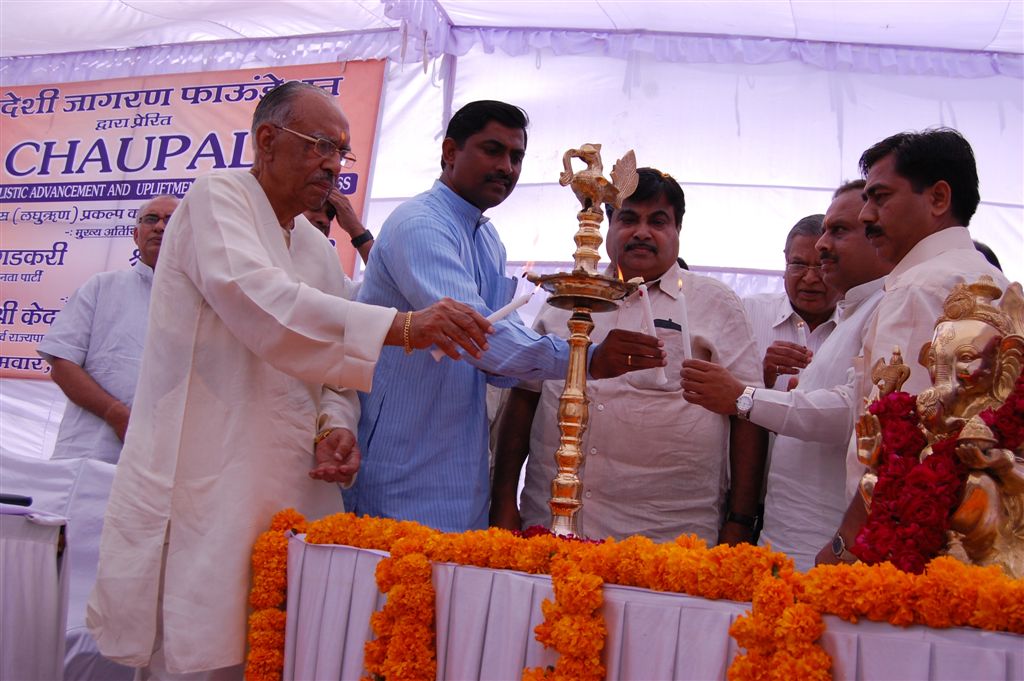 Shri Nitin Gadkari inaugurating MFI programme CHAUPAL by Swadeshi Jagran Foundation at Wazirpur on October 11, 2010