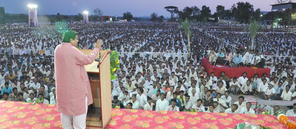 Shri Nitin Gadkari addressing the farmers gathering at Jamni, Distt. Wardha, Maharashtra on November 21, 2010