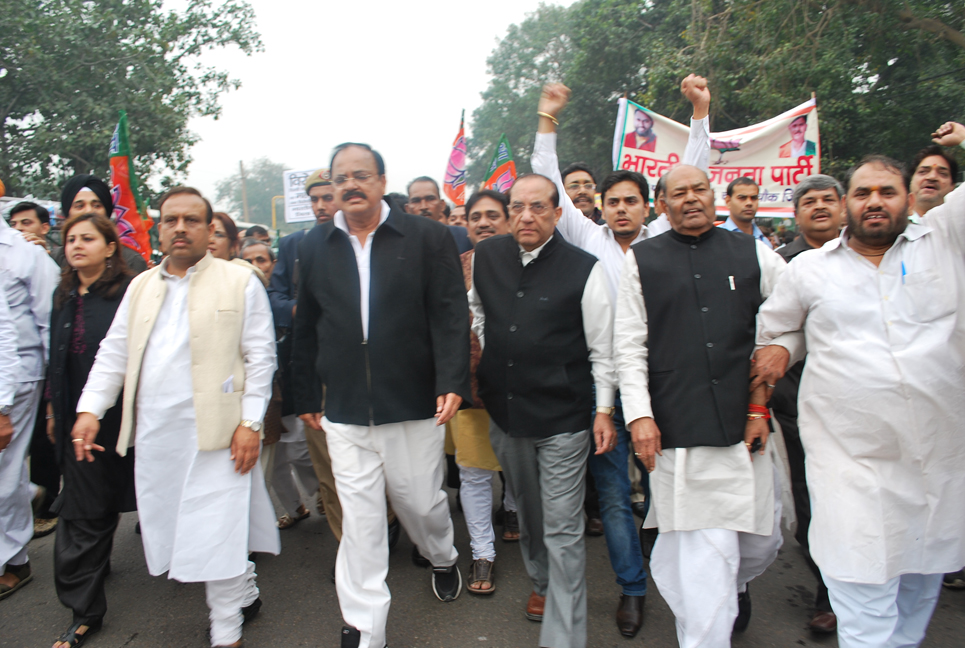 Sh M. Venkaiah Naidu and Other BJP Delhi State Leaders Marching VIRODH PRADARSHAN against corruption in CWG on November 25, 2010