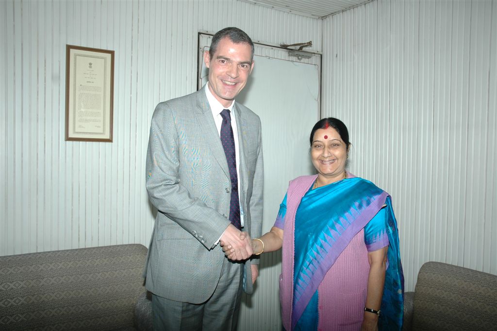 Smt. Sushma Swaraj, meeting with France ambassador Mr. Jerome Bonnafont at 8, Safdarjung Lane, New Delhi on 17-12-2010