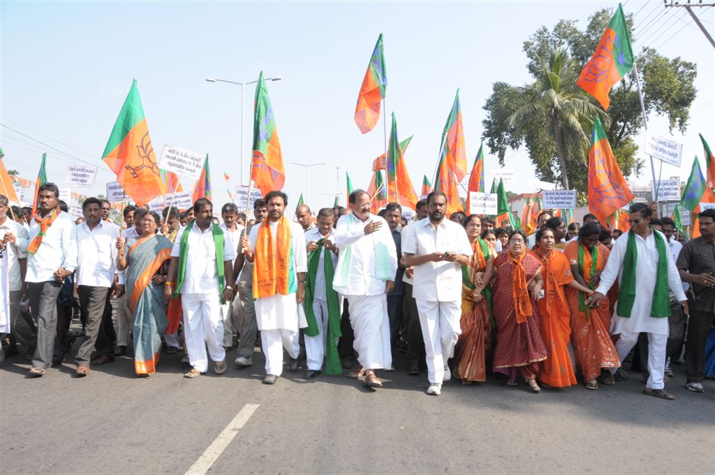 Shri M. Venkaiah Naidu, MP and BJP Former President while courting arrest at Vijayawada on December 24, 2010