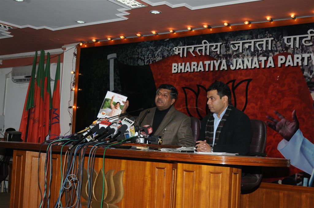 Shri Ravi Shankar Prasad and Sh Shrikant Sharma releasing a book "Marching Ahead" at 11, Ashoka Road, New Delhi on January 11, 2011