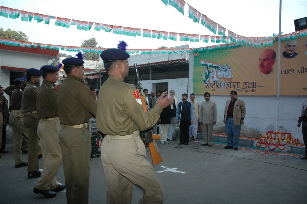 BJP President, Shri Nitin Gadkari hoisting the National Flag at 11, Ashoka Road, New Delhi on January 26, 2011