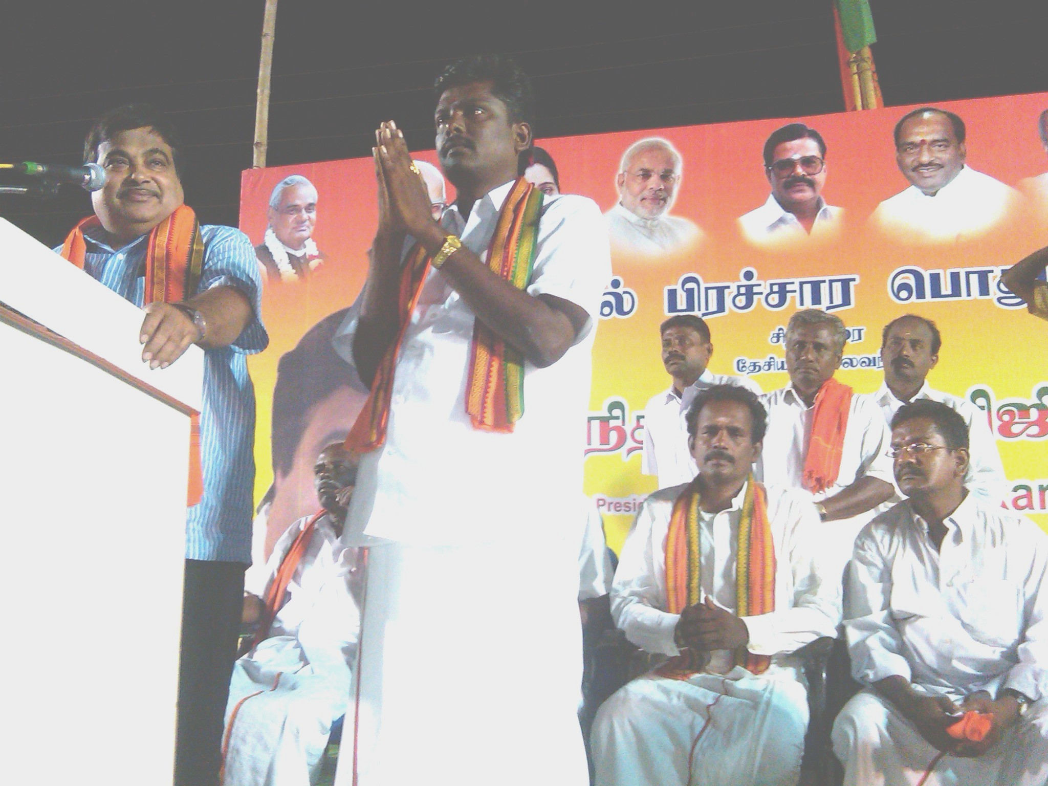 BJP National President, Shri Nitin Gadkari addressing a public meeting at Ramnathapuram, Tamilnadu on April 08, 2011