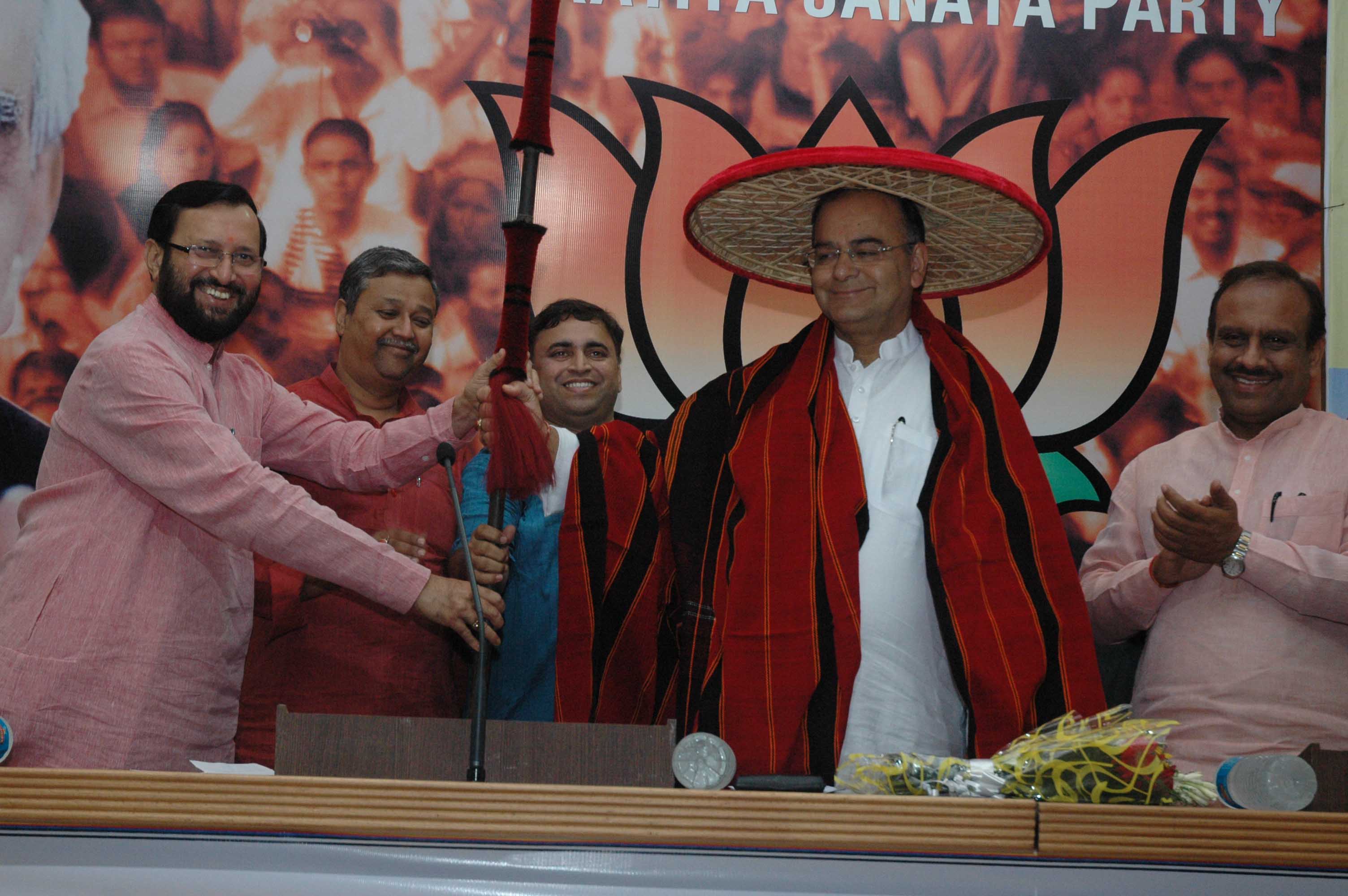 Shri Arun Jaitley, Leader of Opposition (Rajya Sabha) addressing a lecture on current issues of North East India for Advocates, Law Students and Student Leaders of North East at 11, Ashoka Road, New Delhi on September 20, 2011