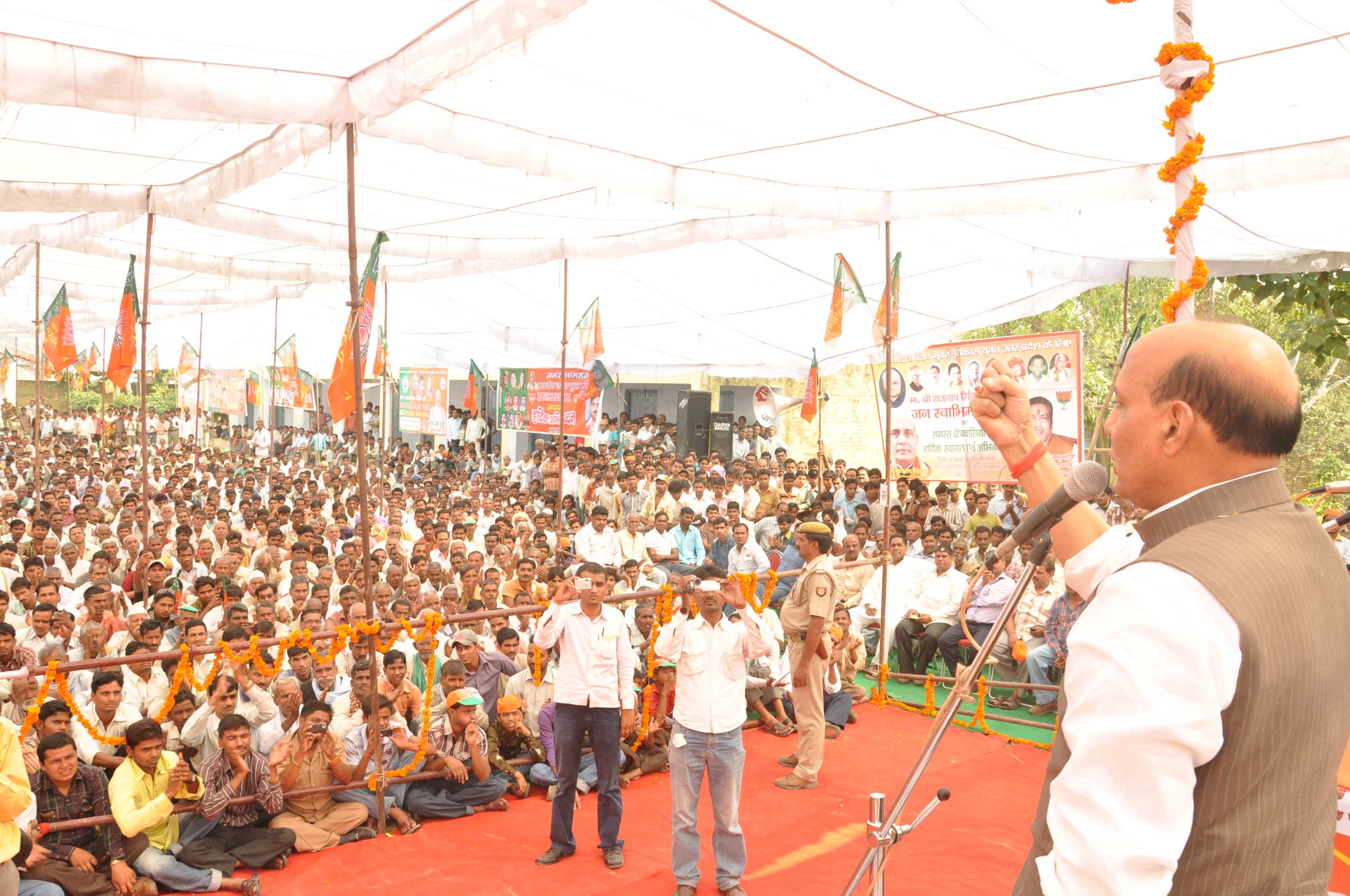 Former BJP President Shri Rajnath Singh addressing a public meeting during Jan Swabhiman Yatra at Chandausi (Uttar Pradesh) on October 20, 2011