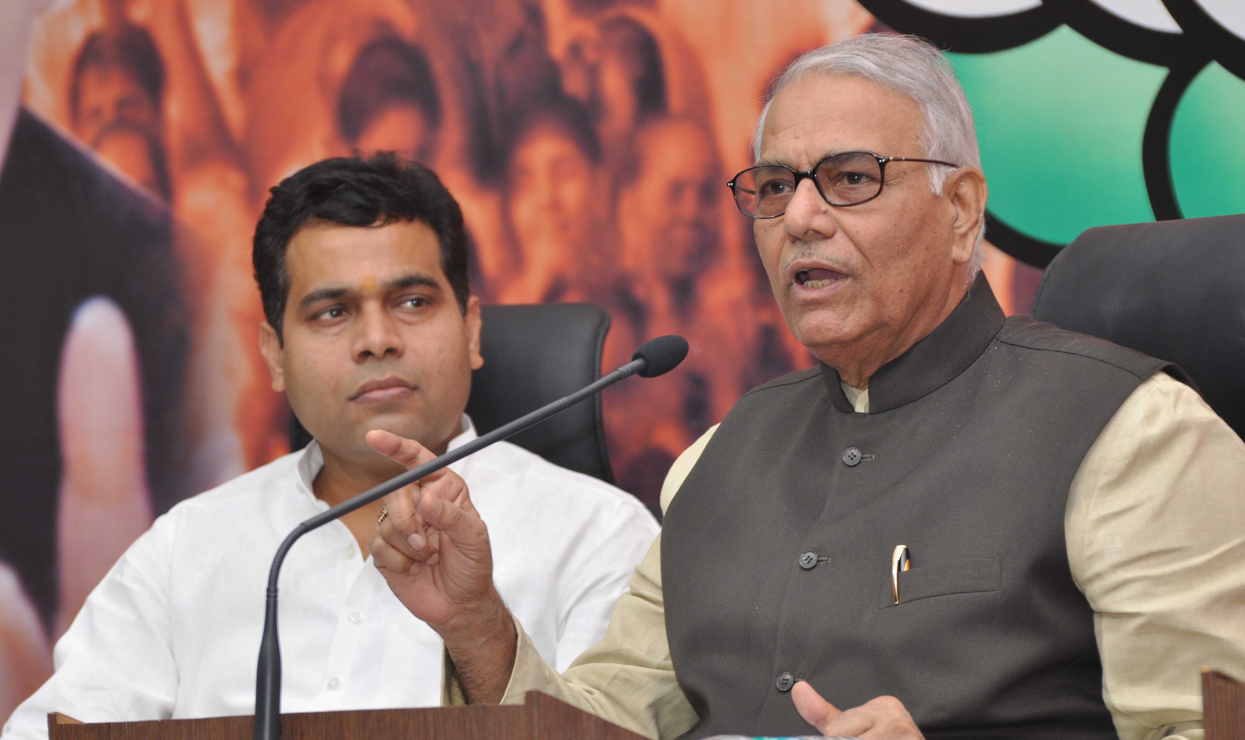 Shri Yashwant Sinha addressing a press conference at 11, Ashoka Road, New Delhi on November 4, 2011