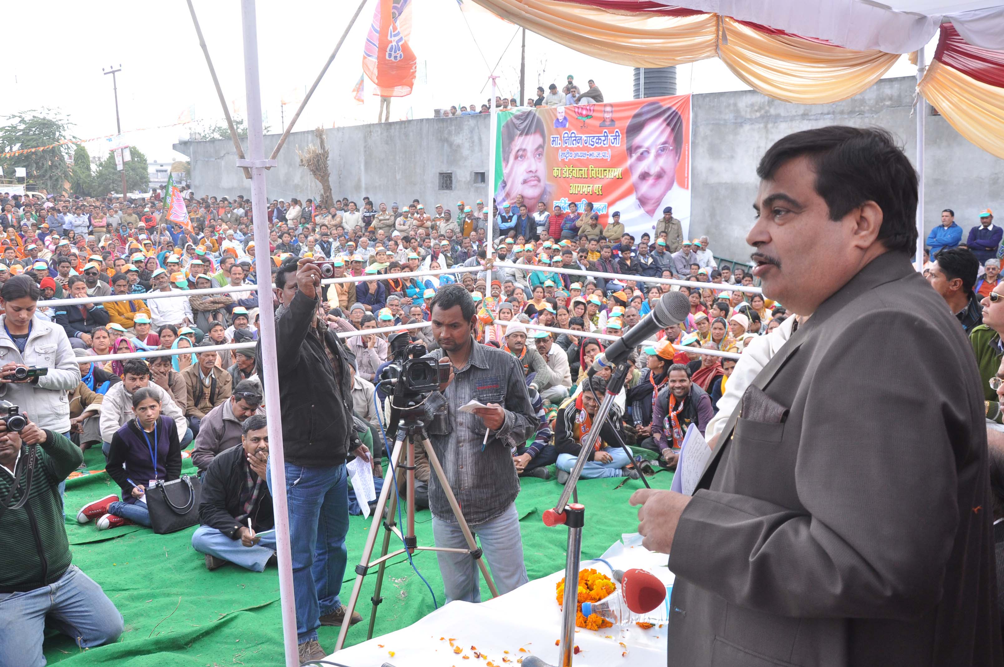 BJP National President, Shri Nitin Gadkari addressing a public meeting at Bhaniyawala, Dehradun (Uttarakhand) on January 25, 2012