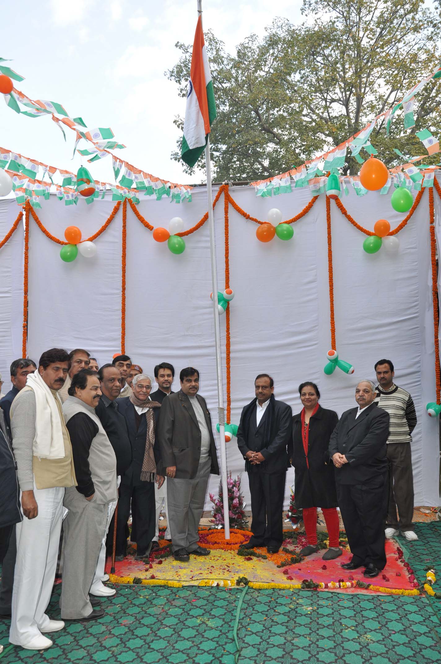 BJP National President, Shri Nitin Gadkari hoisting the National Flag on the occasion of 63rd Republic Day at 11, Ashoka Road, New Delhi - 110001 on January 26, 2012