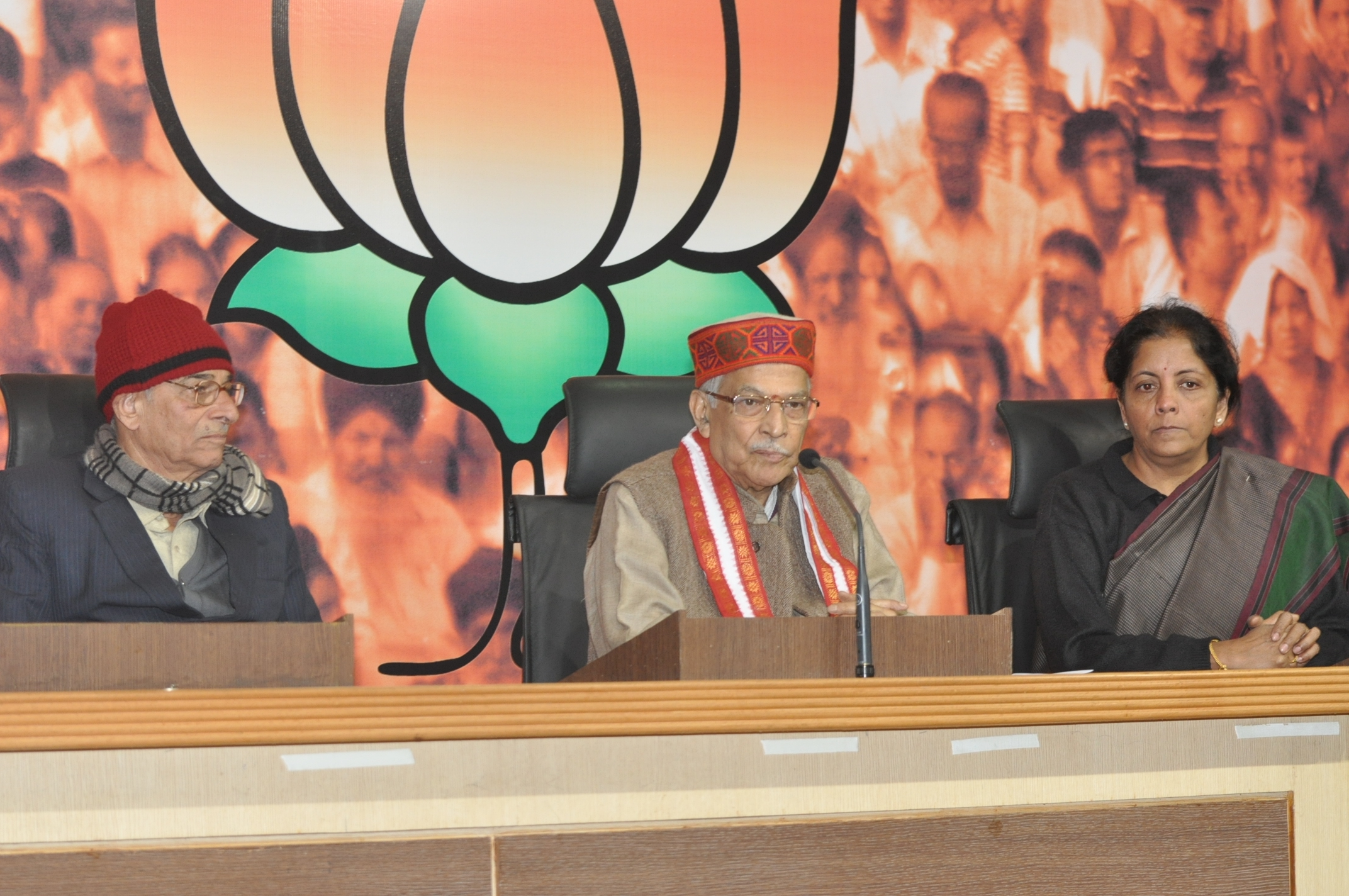 Dr. Murli Manohar Joshi addressing a press conference at 11, Ashoka Road, New Delhi on February 01, 2012