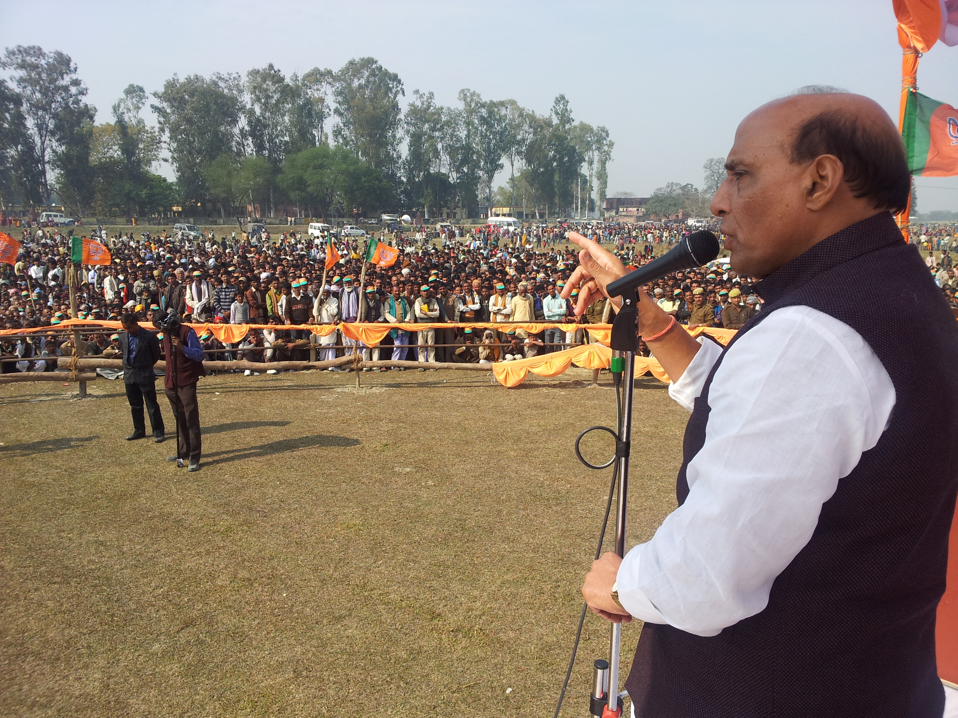 Shri Rajnath Singh, Former National President addressing a public meeting at Mahasi, Bahaich (Uttar Pradesh) on February 02, 2012