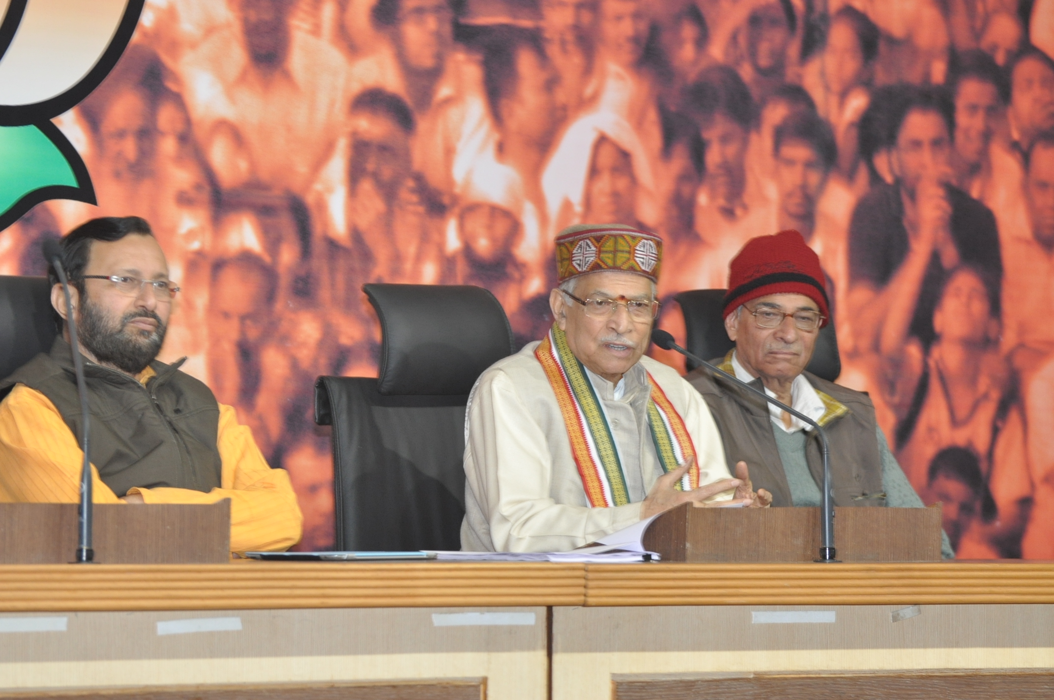 Dr. Murli Manohar Joshi addressing a press conference at 11, Ashoka Road, New Delhi on February 03, 2012