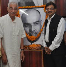 Shri O.P. Kohli and Shri Tarun Vijay paying floral tributes On the occasion of Dr. Syama Prasad Mookerjee's 59th martyrdom day at 11, Ashoka Road, New Delhi - 110001 on June 23, 2012