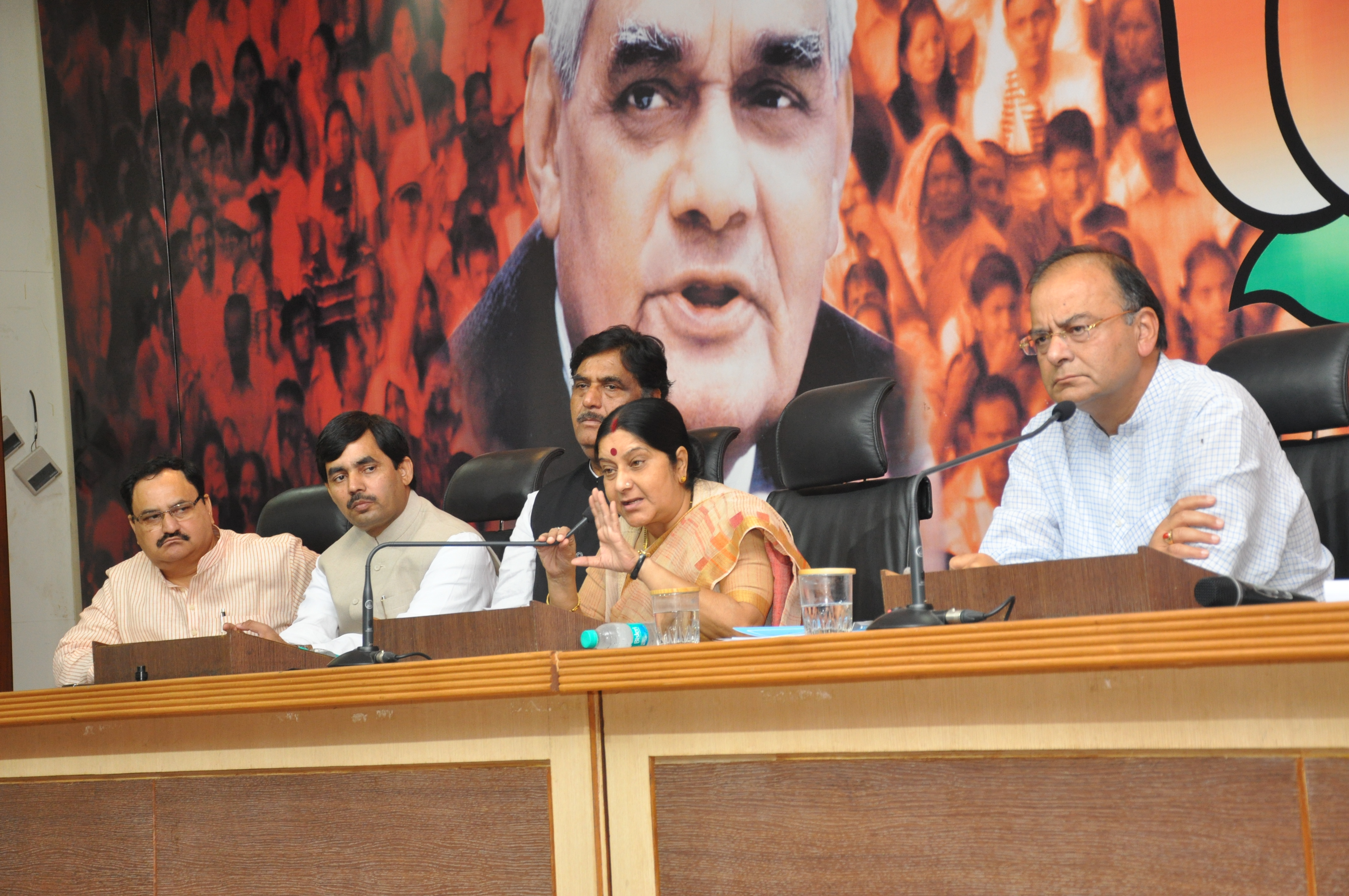 Smt. Sushma Swaraj, Shri Arun Jaitley, Shri Ravi Shankar Prasad, Shri Gopinath Munde, Shri Prakash Javadekar, Syed Shahnawaz Hussain, Shri J.P. Nadda and Shri Shrikant Sharma at press conference at 11, Ashoka Road, New Delhi on August 27, 2012