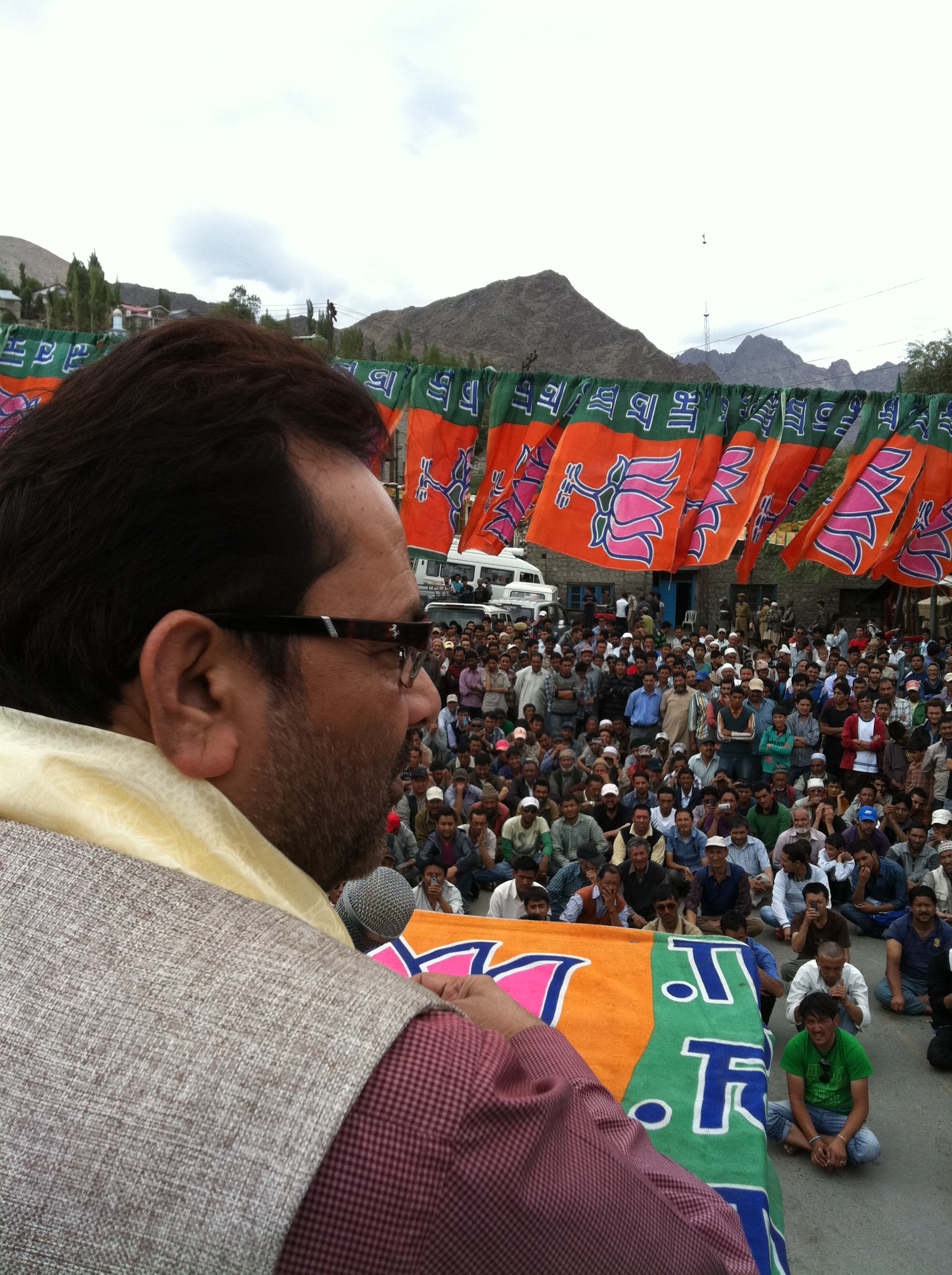 BJP National Vice President, Shri Mukhtar Abbas Naqvi addressing the gathering during BJP's Membership Campaign Program in Kargil, J and K, on August 26, 2012