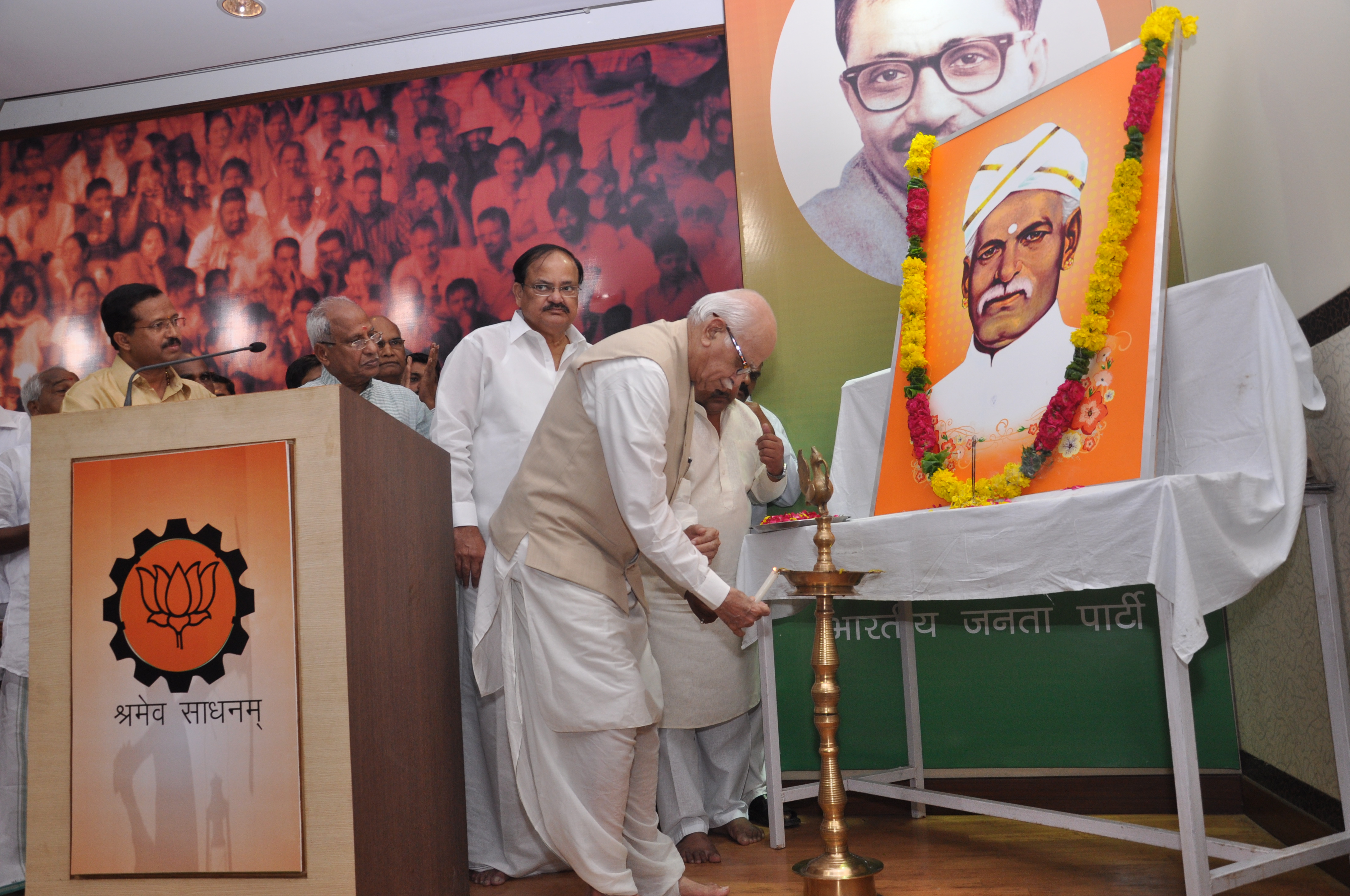 Shri L.K. Advani inaugurating 150th Birth Anniversary of Shri Ayyankali at 11, Ashoka Road, New Delhi on August 30, 2012