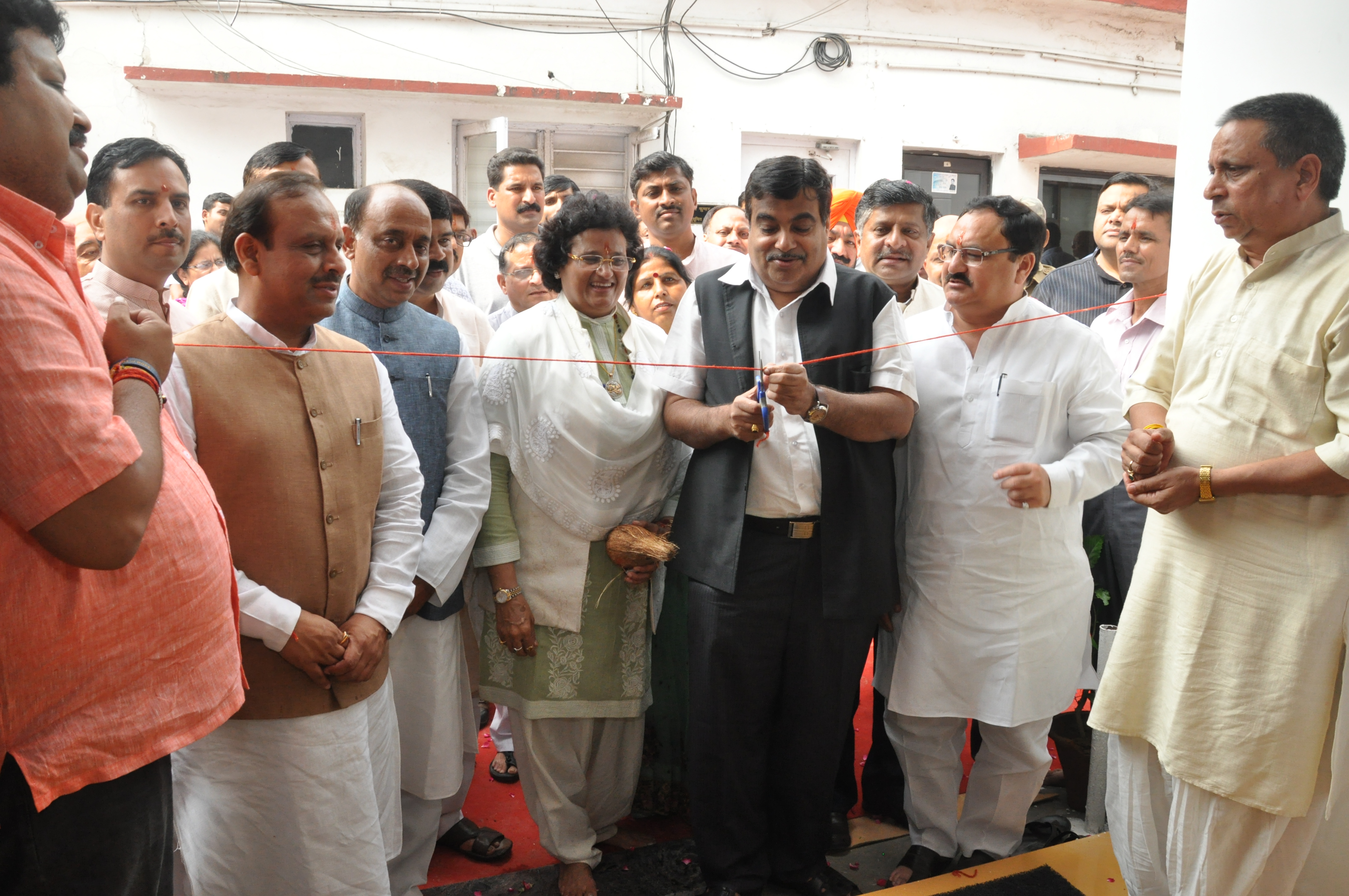 BJP President, Shri Nitin Gadkari greeting workers and craftsmen on the occasion of Vishwakarma Puja at 11, Ashoka Road, New Delhi on September 17, 2012