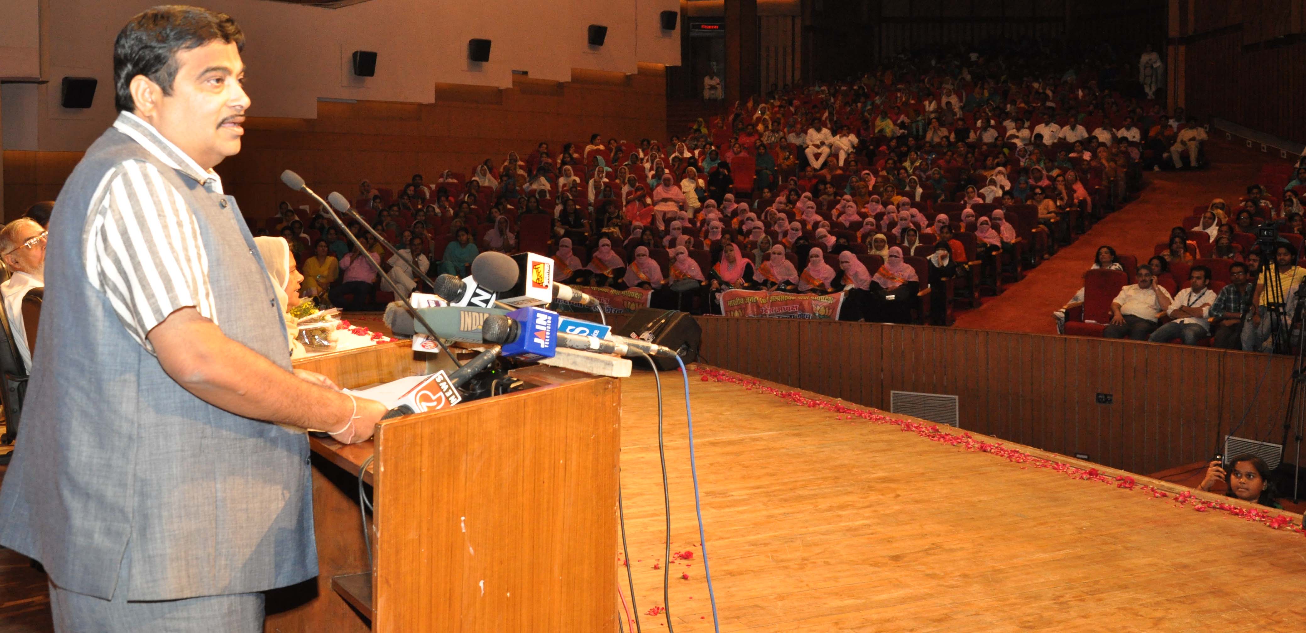 BJP President, Shri Nitin Gadkari addressing "Mahila Minority Sammelan" at Sirifort Auditorium on October 12, 2012