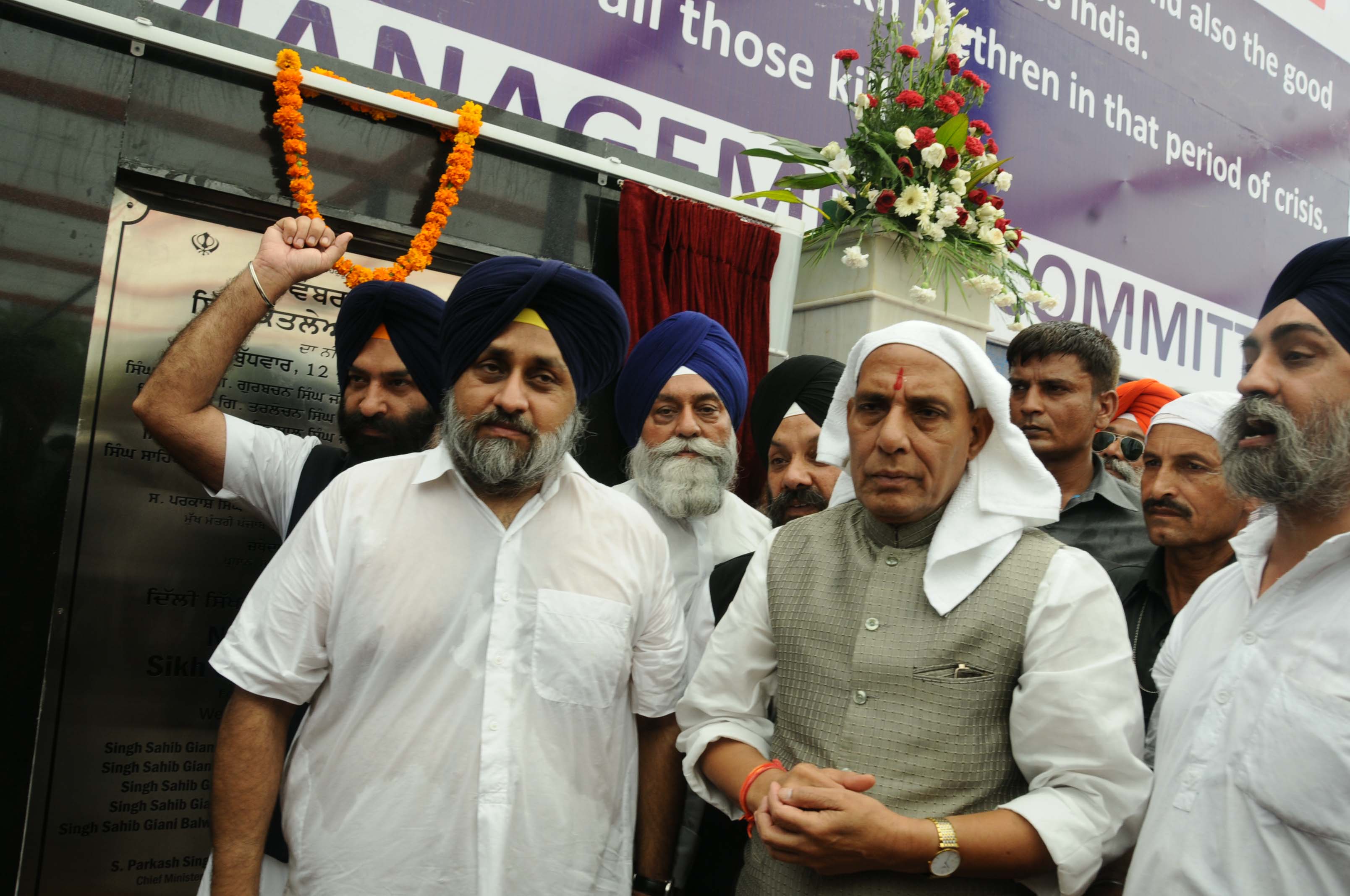 BJP National President, Shri Rajnath Singh and Deputy CM, Punjab, Shri Sukhbir Singh Badal at Gurdwara Rakab Ganj Sahib, New Delhi on June 12, 2013