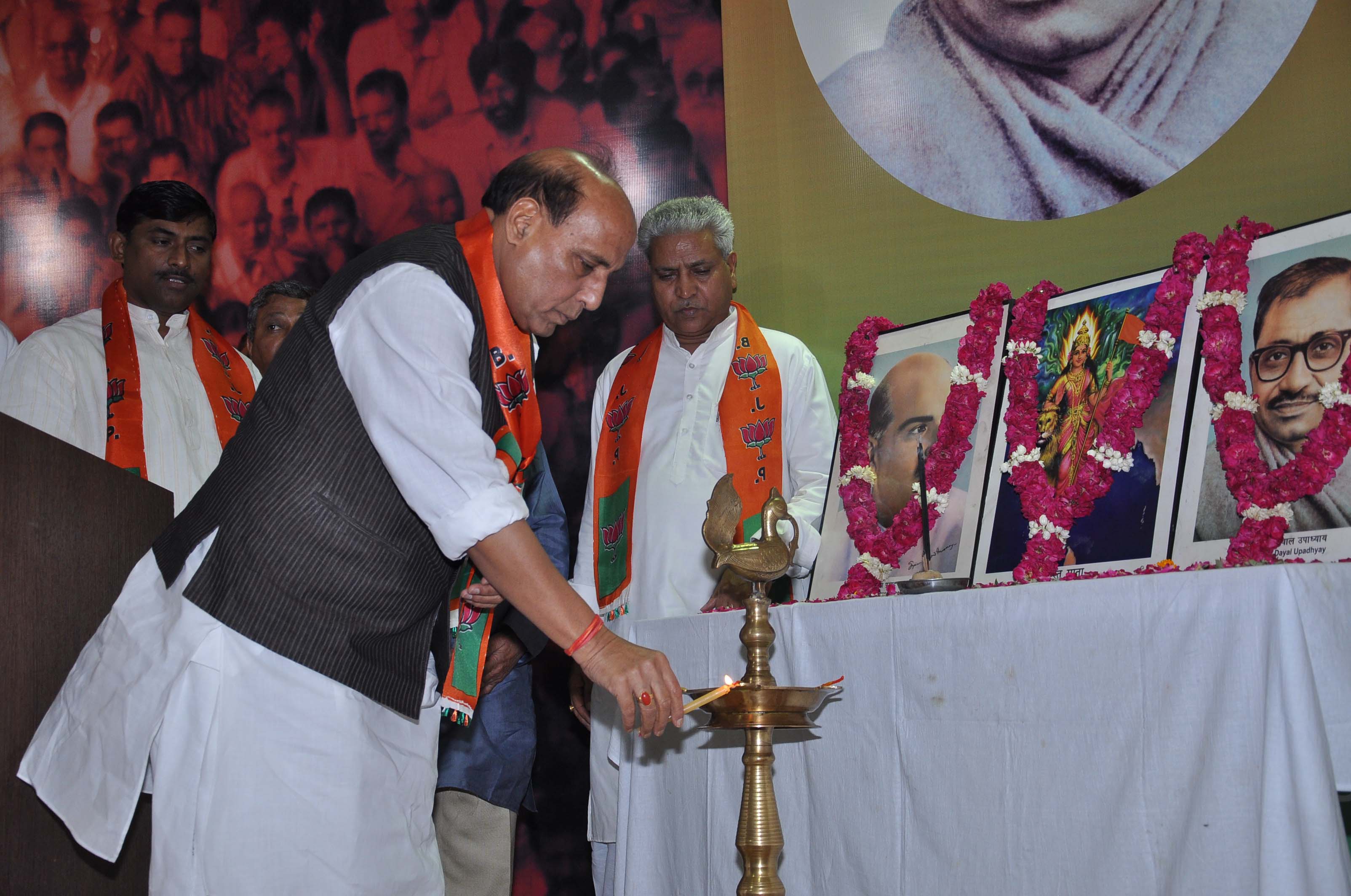 BJP National President, Shri Rajnath Singh inaugurating BJP Central Cell's Meeting at 11, Ashoka Road, New Delhi on June 14, 2013