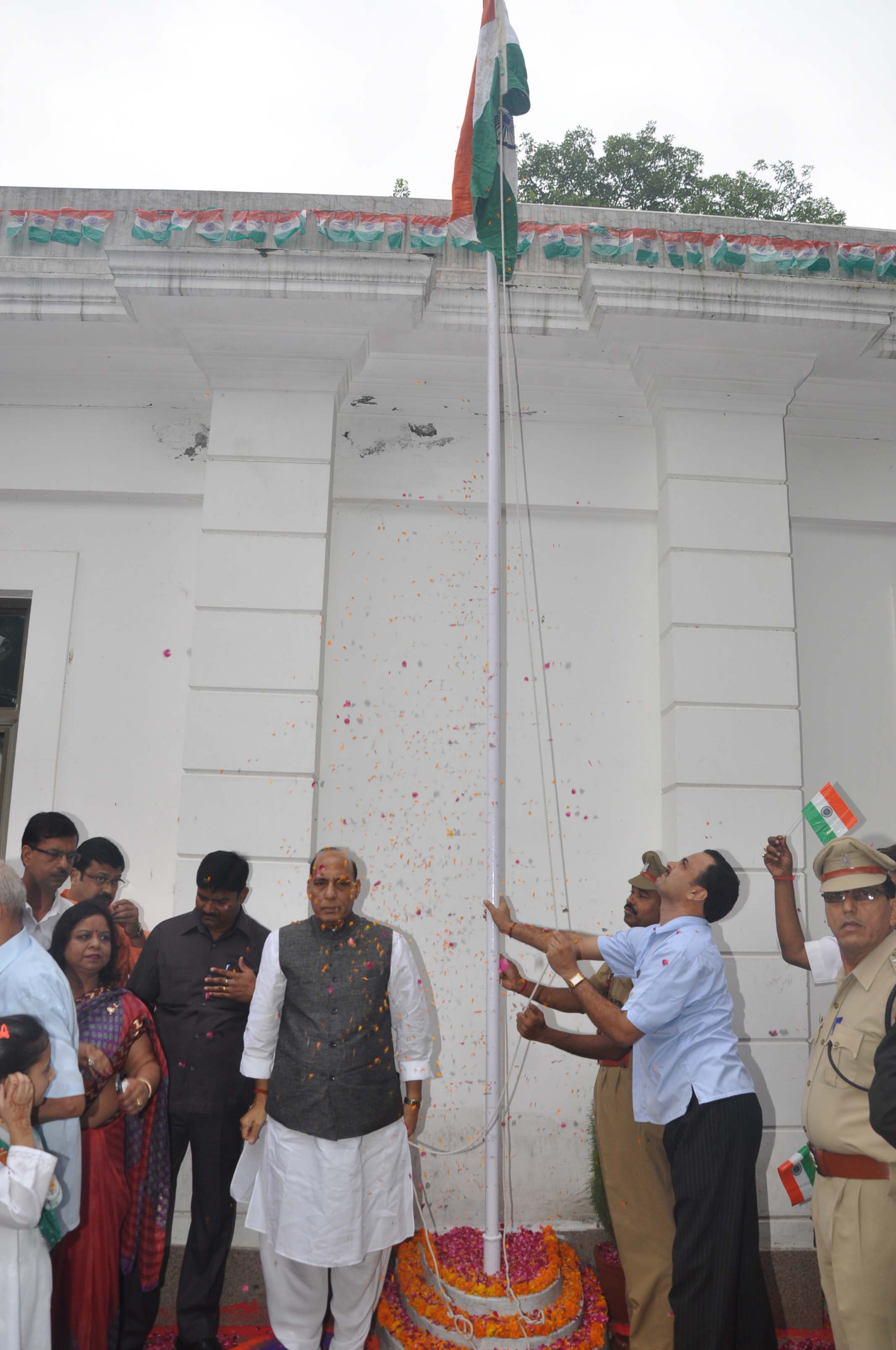 BJP National President, Shri Rajnath Singh hoisting the National Flag at 11, Ashoka Road, New Delhi - 110001 on August 15, 2013