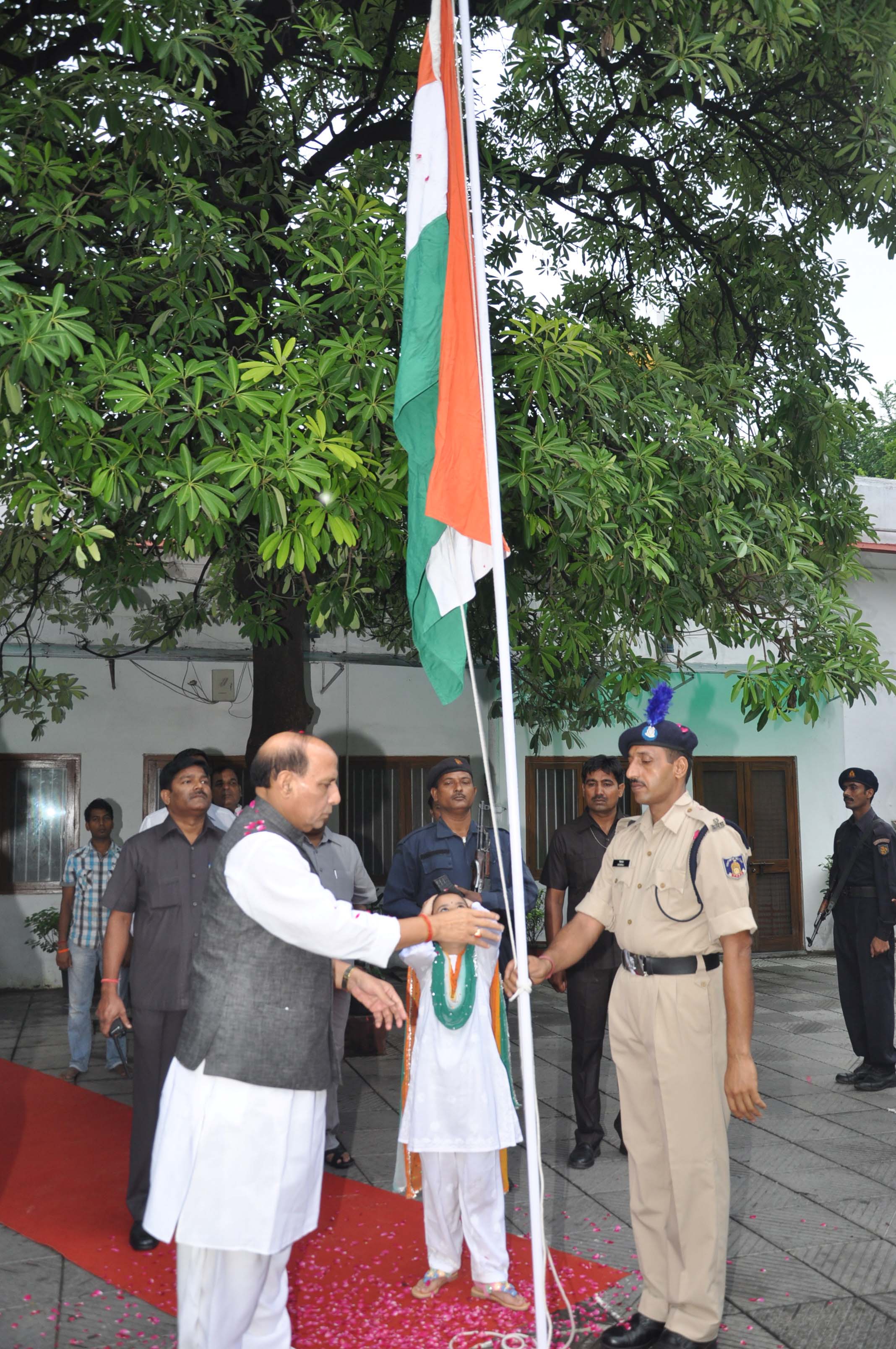 BJP National President, Shri Rajnath Singh hoisting the National Flag at his residence 38, Ashok Road, New Delhi - 110001 on August 15, 2013