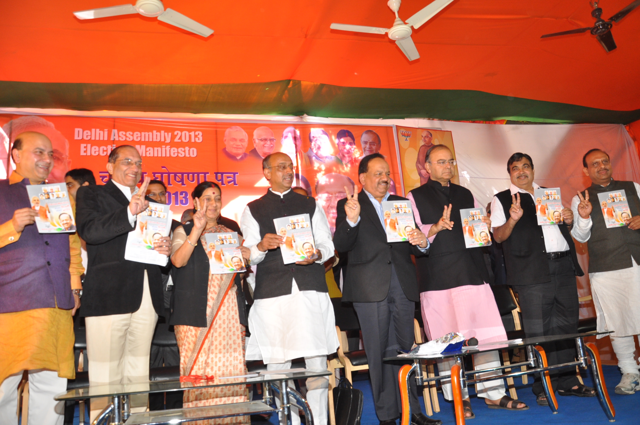  Smt. Sushma Swaraj, Shri Arun Jaitley, Sh Nitin Gadkari, Dr. Harsh Vardhan, Shri Vijay Goel, Shri V.K. Malhotra and Shri Vijendra Gupta releasing BJP Manifesto for Delhi Assembly Election 2013 at 14, Pandit Pant Marg, New Delhi on November 26, 2013