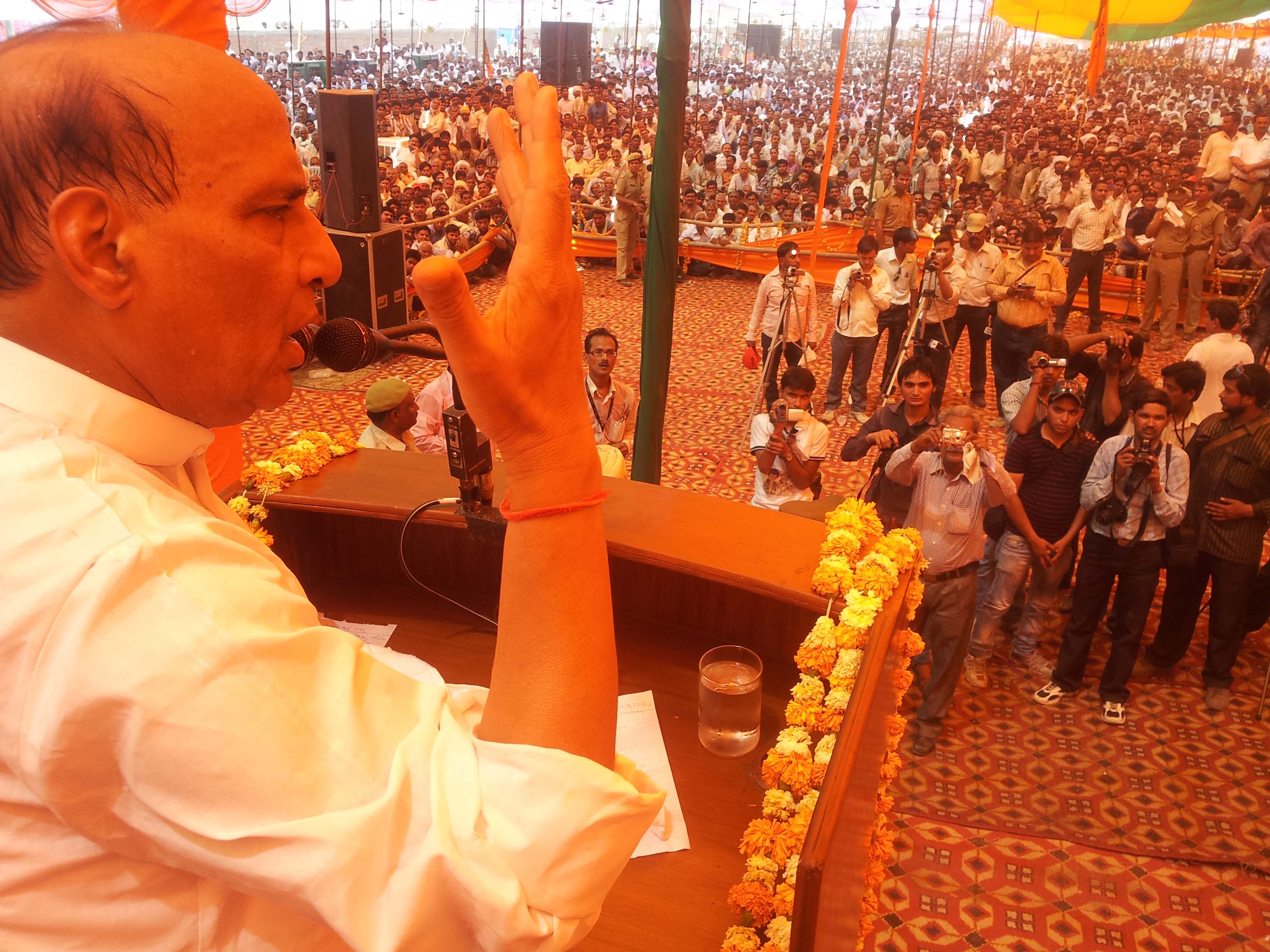 BJP National President, Shri Rajnath Singh adresing public meeting at Khurja in Uttar Pradesh on May 05, 2013