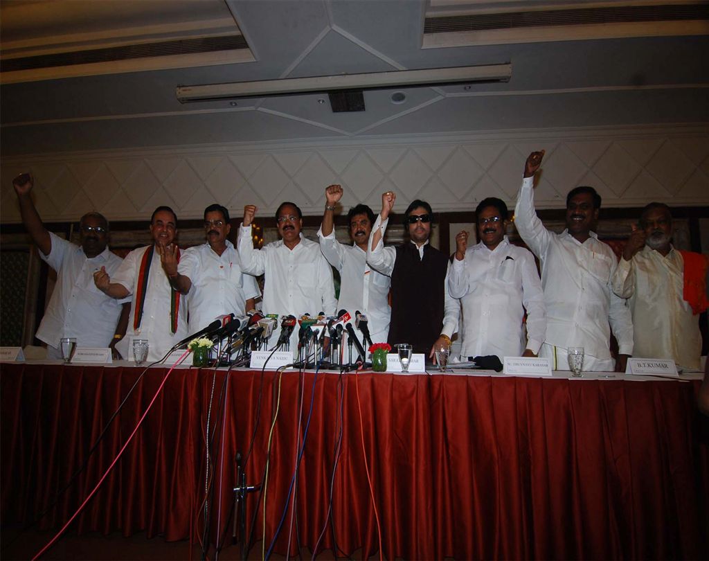 Announcing the formation of a 'mega alliance' in Tamilnadu, BJP senior leader M Venkaiah Naidu at Tamilnadu on April 18, 2009