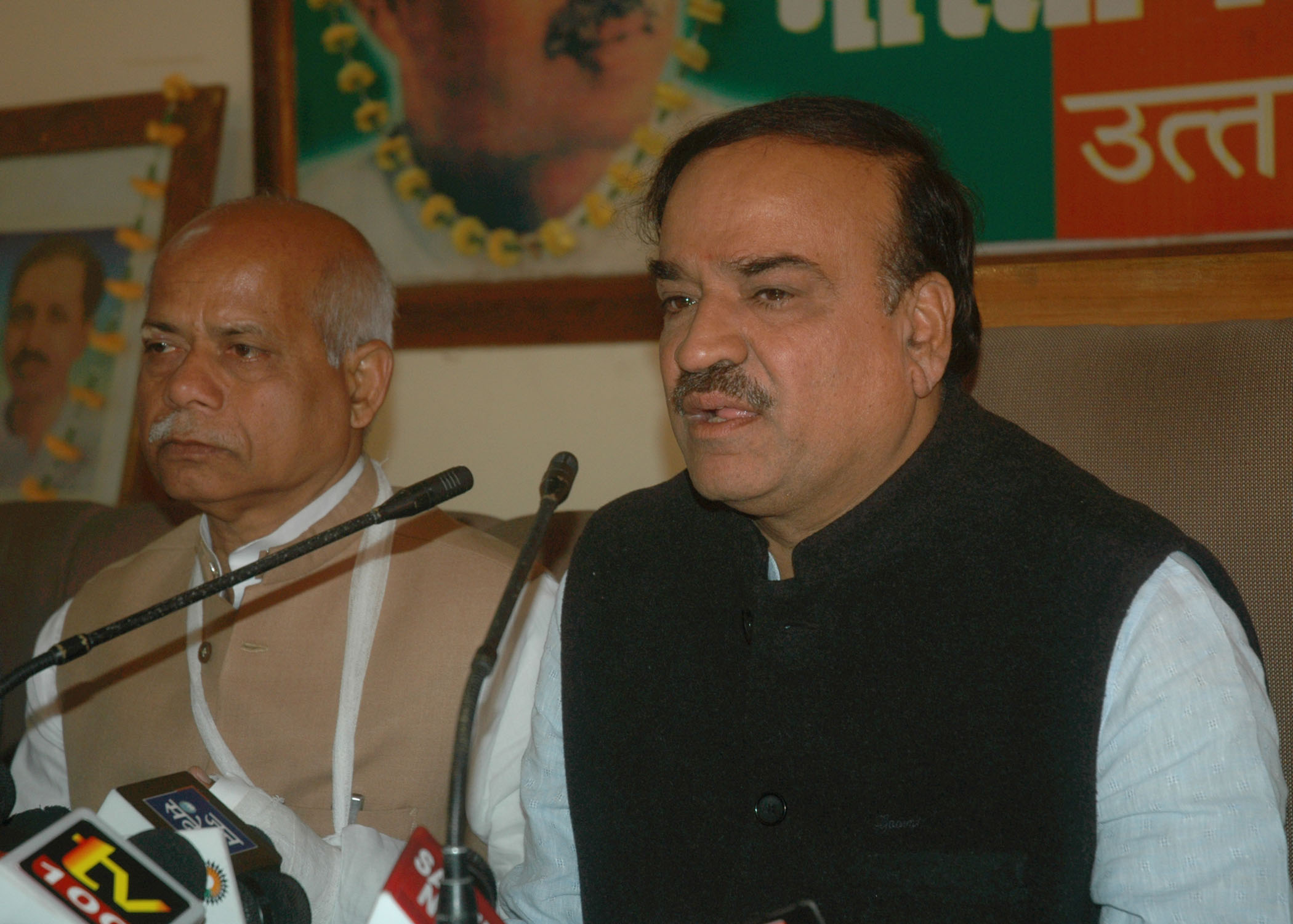 Shri Ananth Kumar, National General Secretary addressing a press conference at Lucknow on February 01, 2012