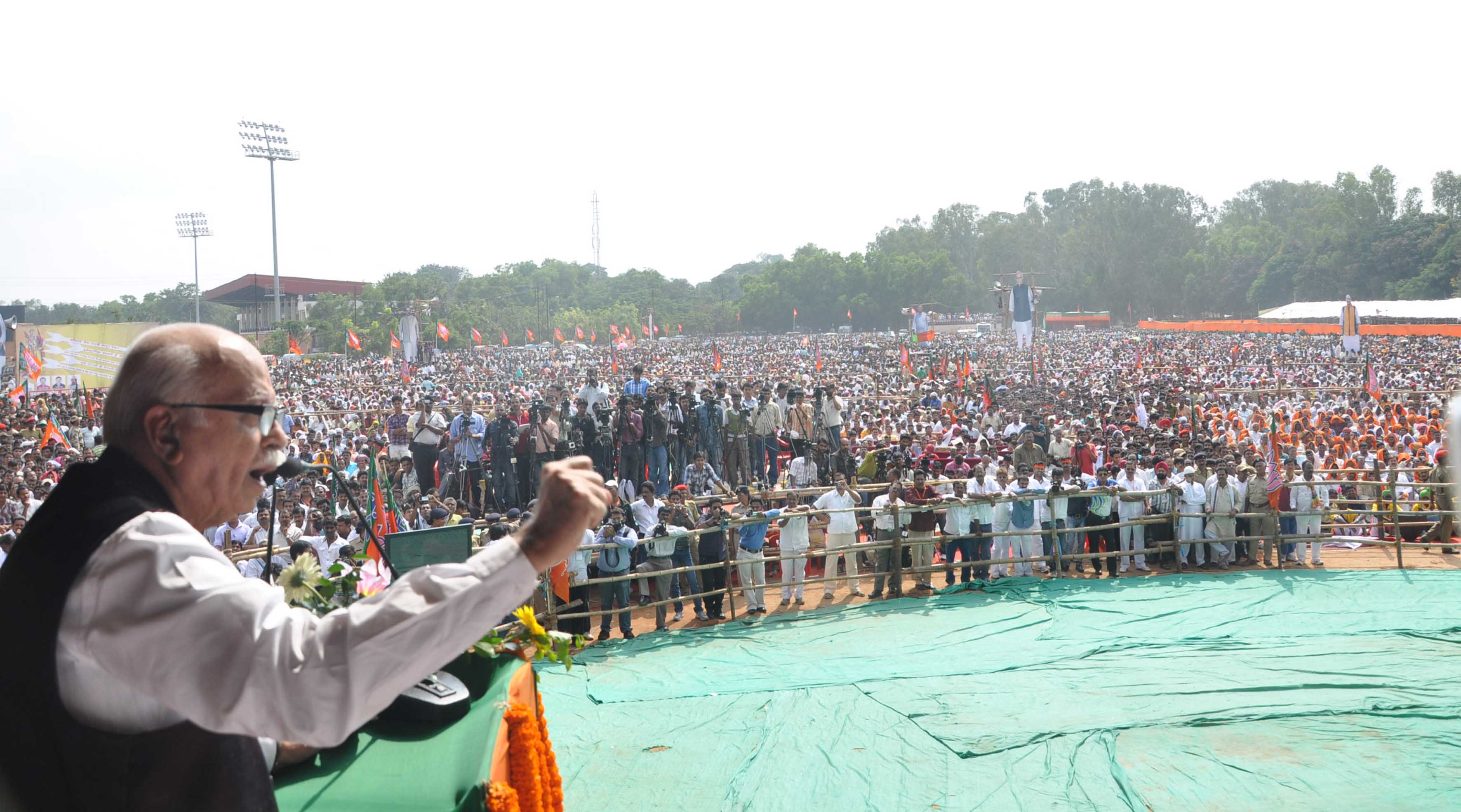 Shri L.K. Advaniji addressing a public meeting during Jan Chetna Yatra at Ranchi (Jharkhand) on October 21, 2011