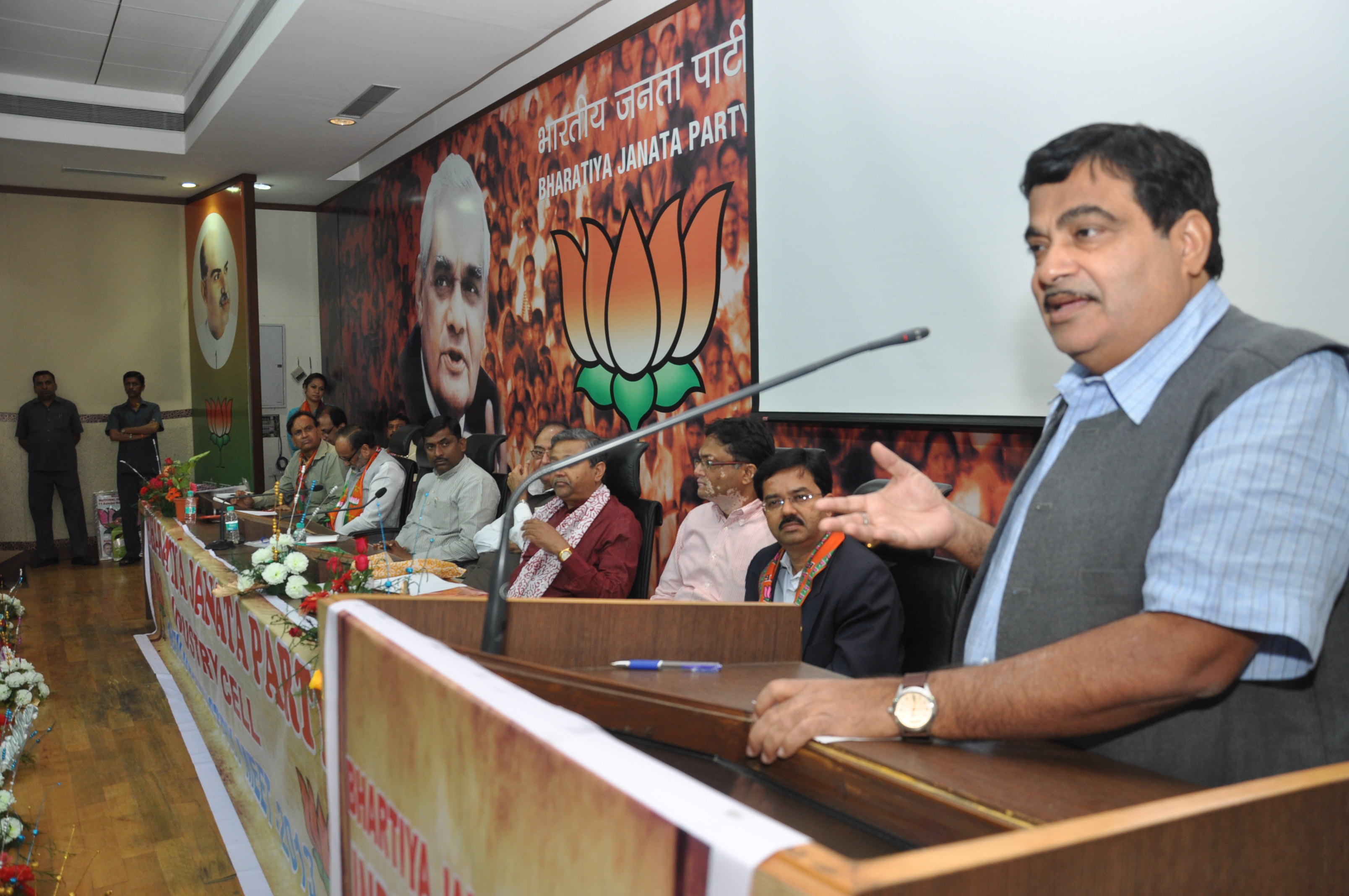 BJP Former National President Shri Nitin Gadkari, BJP National General Secretary(Orgn) Shri Ramlalji and BJP National General Secretary Shri Murlidhar Rao addressing BJP Industry Cell's National Executive Meeting at 11, Ashoka Road on September 03, 2013