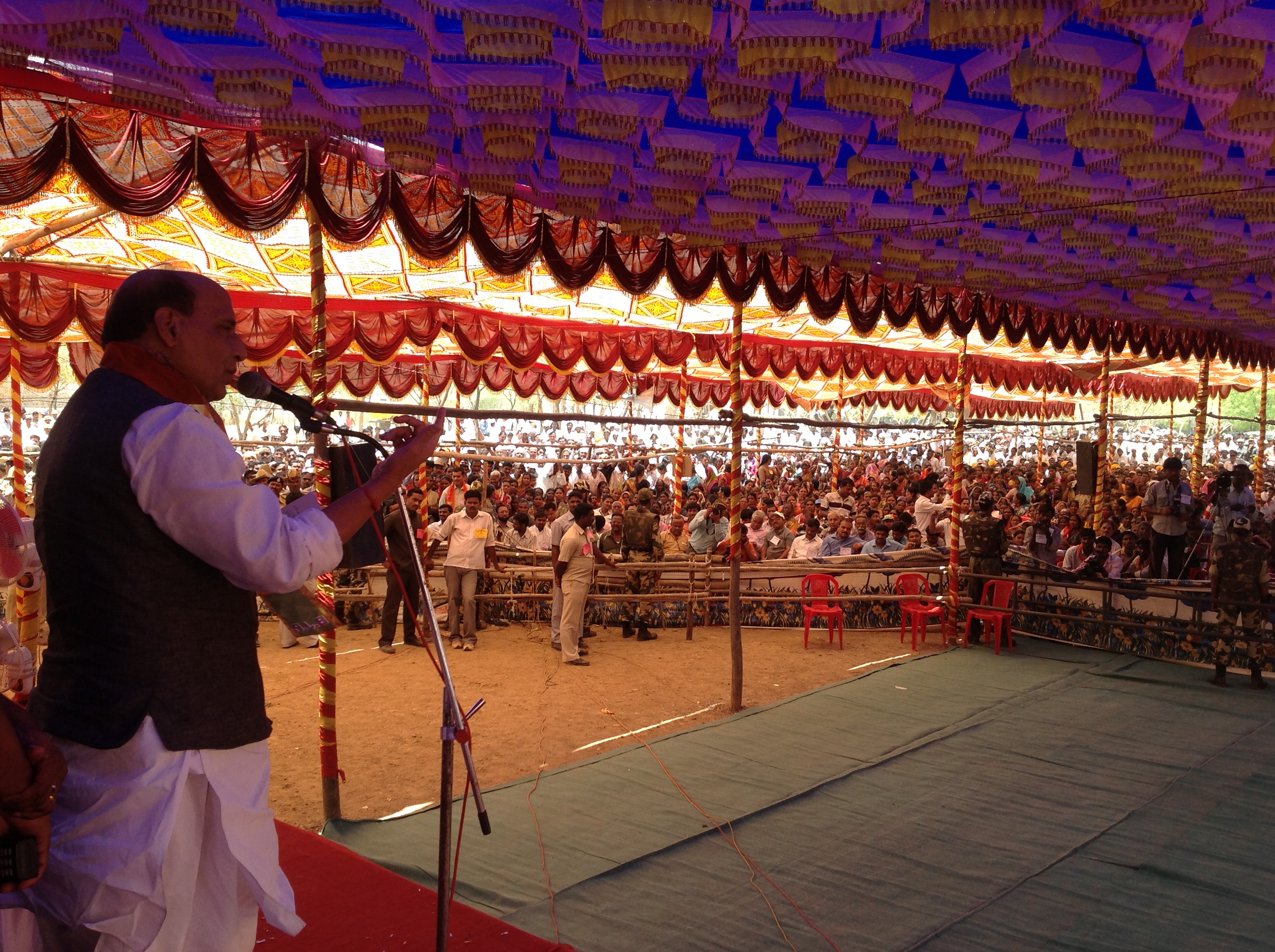 BJP National President Shri Rajnath Singh Address an election meeting at Basavana Bagewadi and Hosepet Karnataka on April 22, 2013