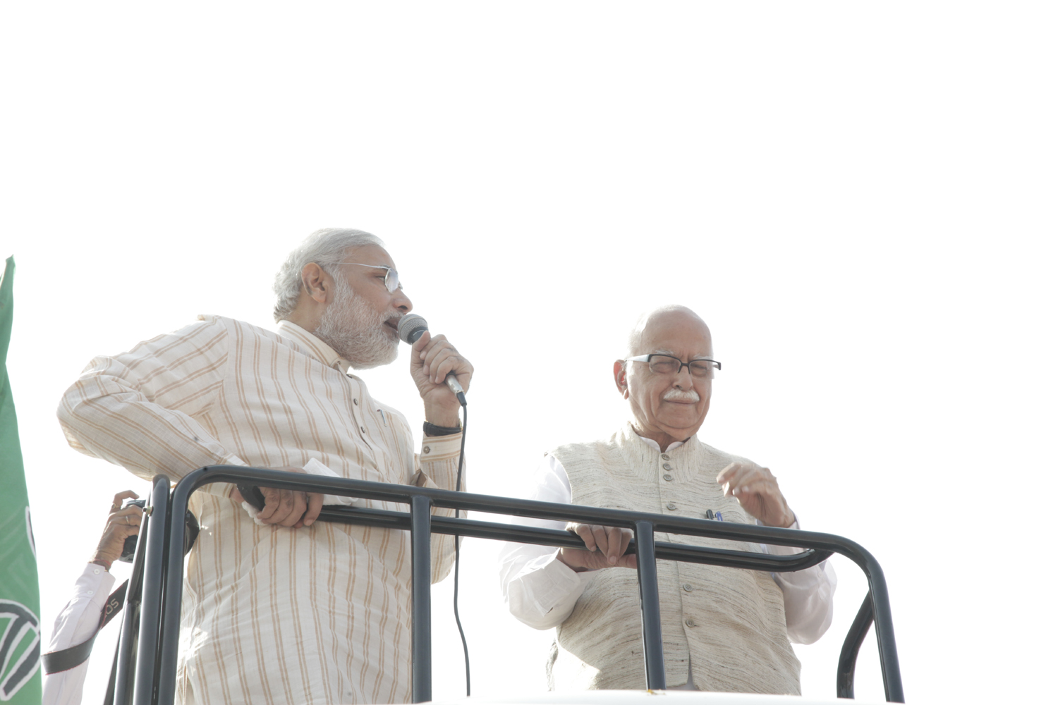 Shri L.K. Advani during Jan Chetna Yatra at Ankleshwar (Gujarat) on November 07, 2011