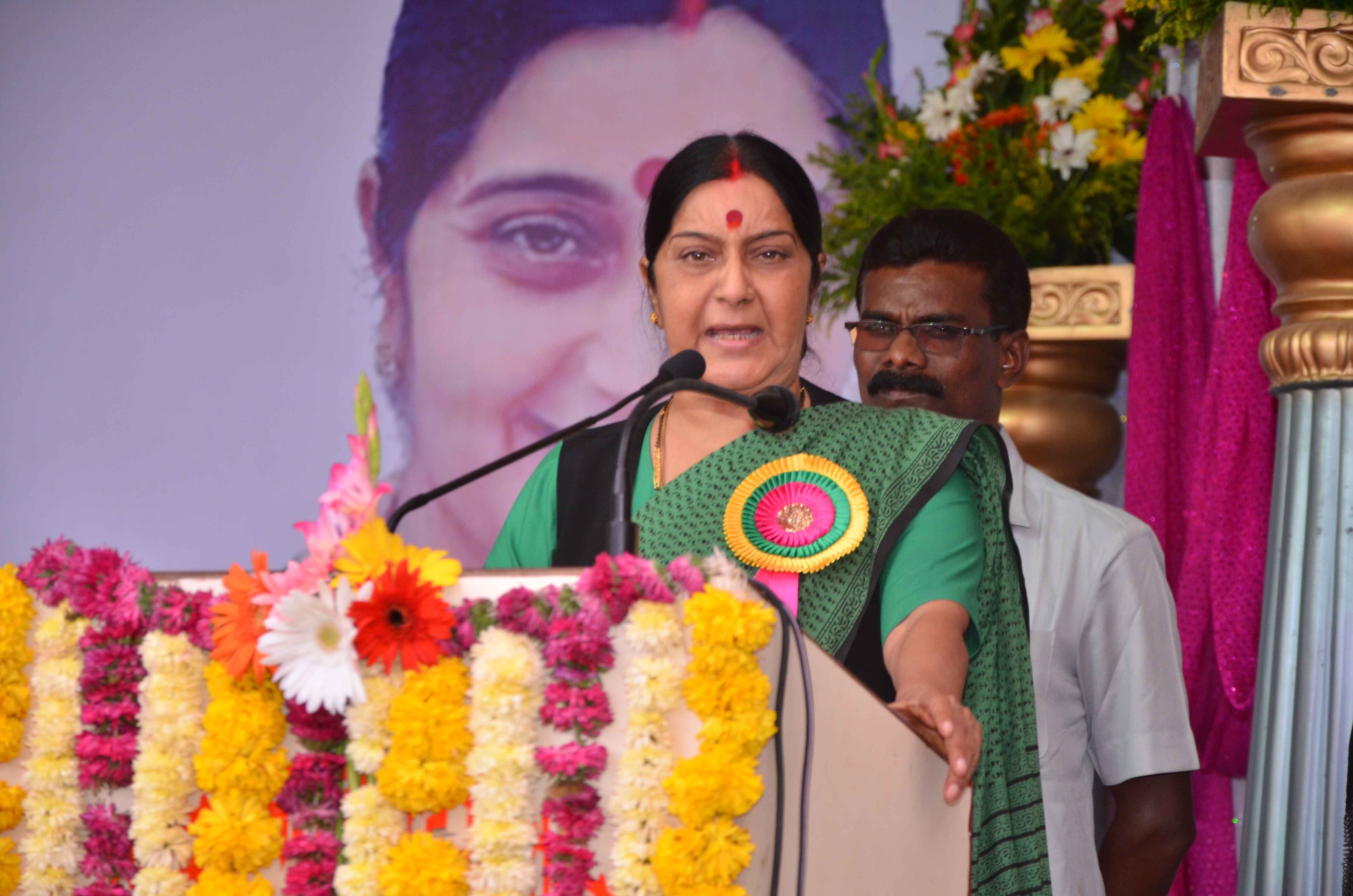 Leader of Opposition(Lok Sabha) Smt Sushma Swaraj addressing a programme in memory of birth anniversary of Late Shri Pramod Mahajan on October 31, 2013