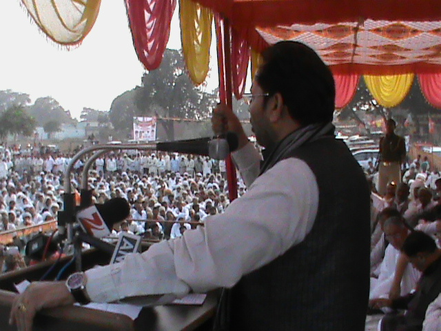 Shri Mukhtar Abbas Naqvi addressing a public meeting in Alwar, Rajasthan on November 19, 2012