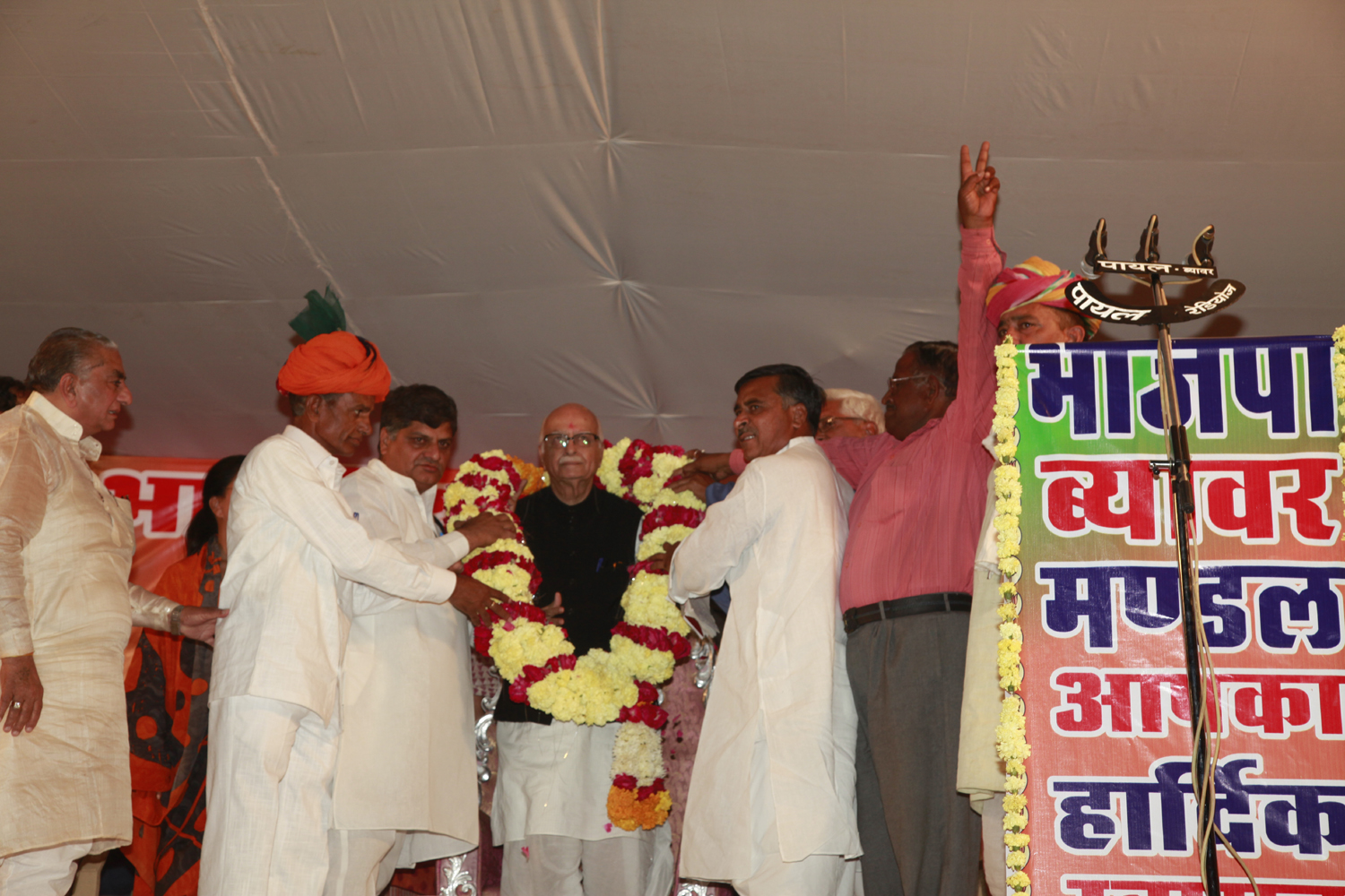 Shri L.K. Advani during Jan Chetna Yatra at Biyawra (Rajasthan) on November 09, 2011