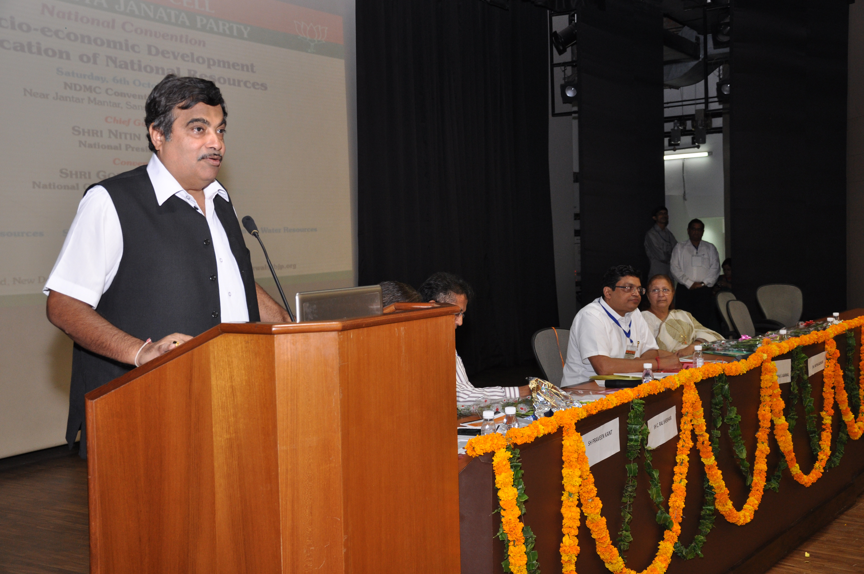 Shri Nitin Gadkari addressing "National Convention Socio Economic Allocation of National Resources" org by BJP Economic Cell at NDMC Convention Centre, Jantar Mantar, Sanad Marg on October 06, 2012