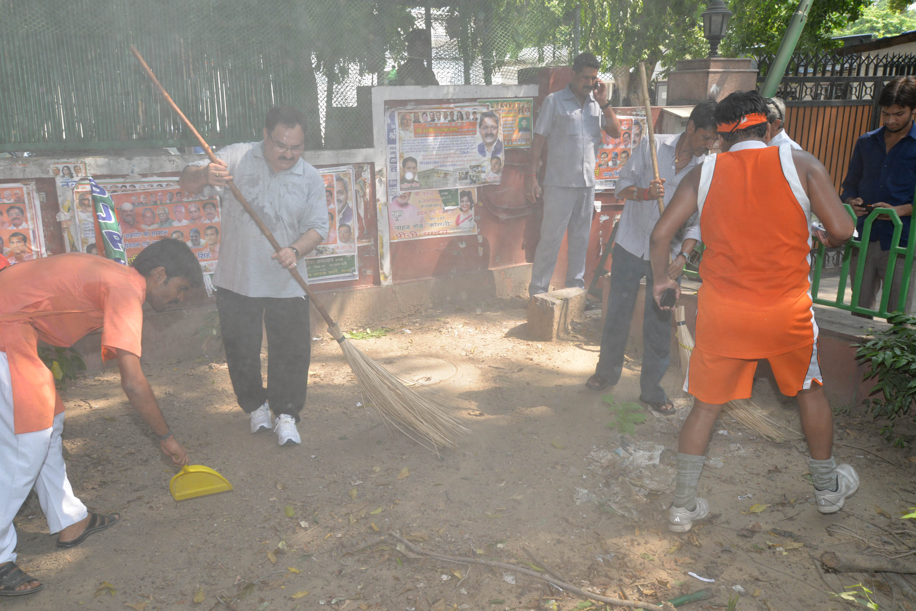 BJP National General Secretary, Shri J.P Nadda and other BJP workers participating "SWACHH BHARAT ABHIYAN" at 11, Ashoka Road, New Delhi on October 2, 2014